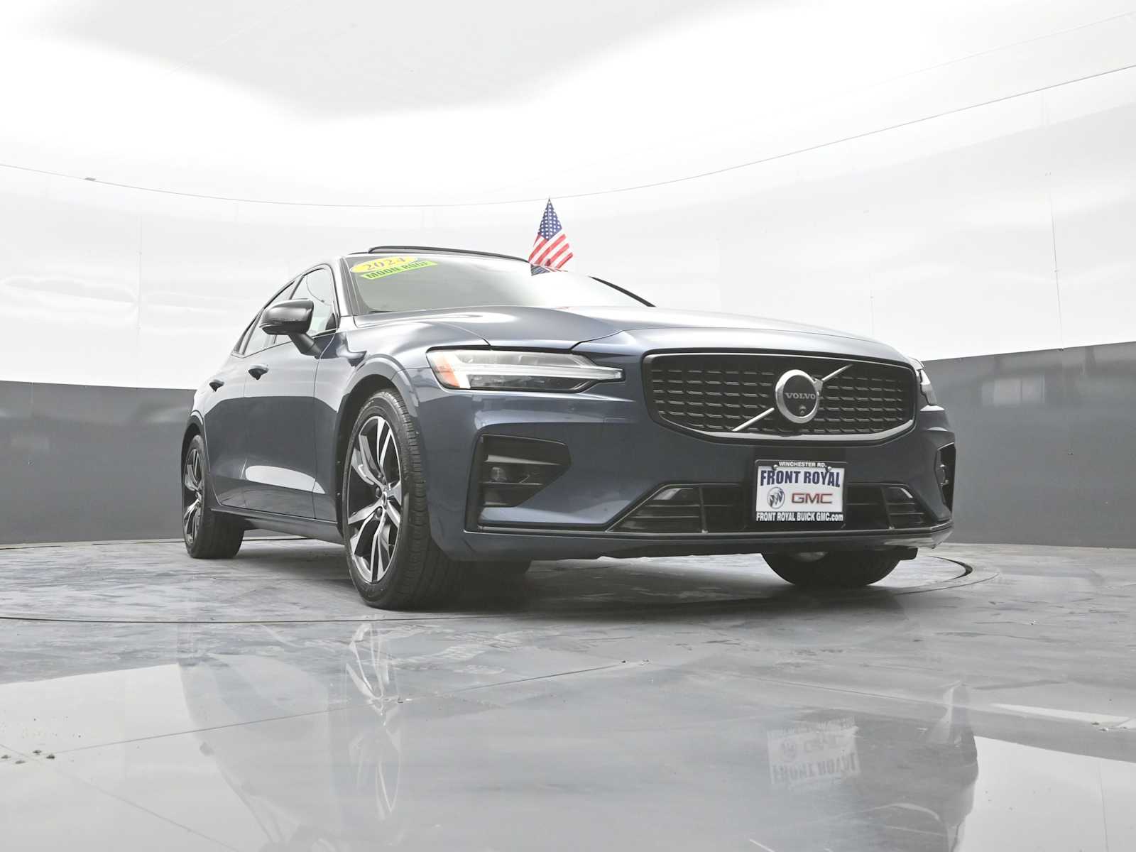 2024 Volvo S60 B5 Plus Dark Theme