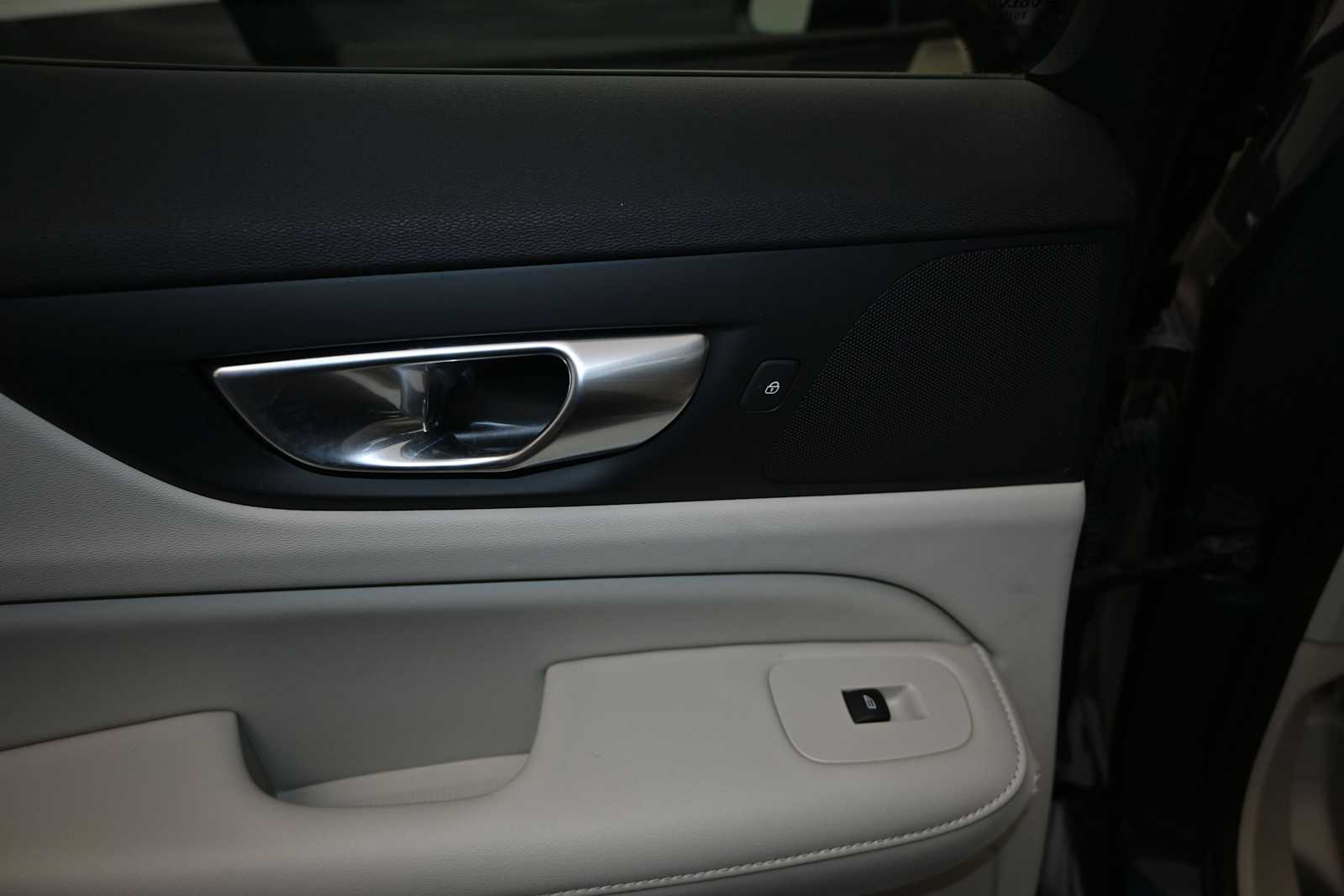 2024 Volvo S60 B5 Plus Dark Theme