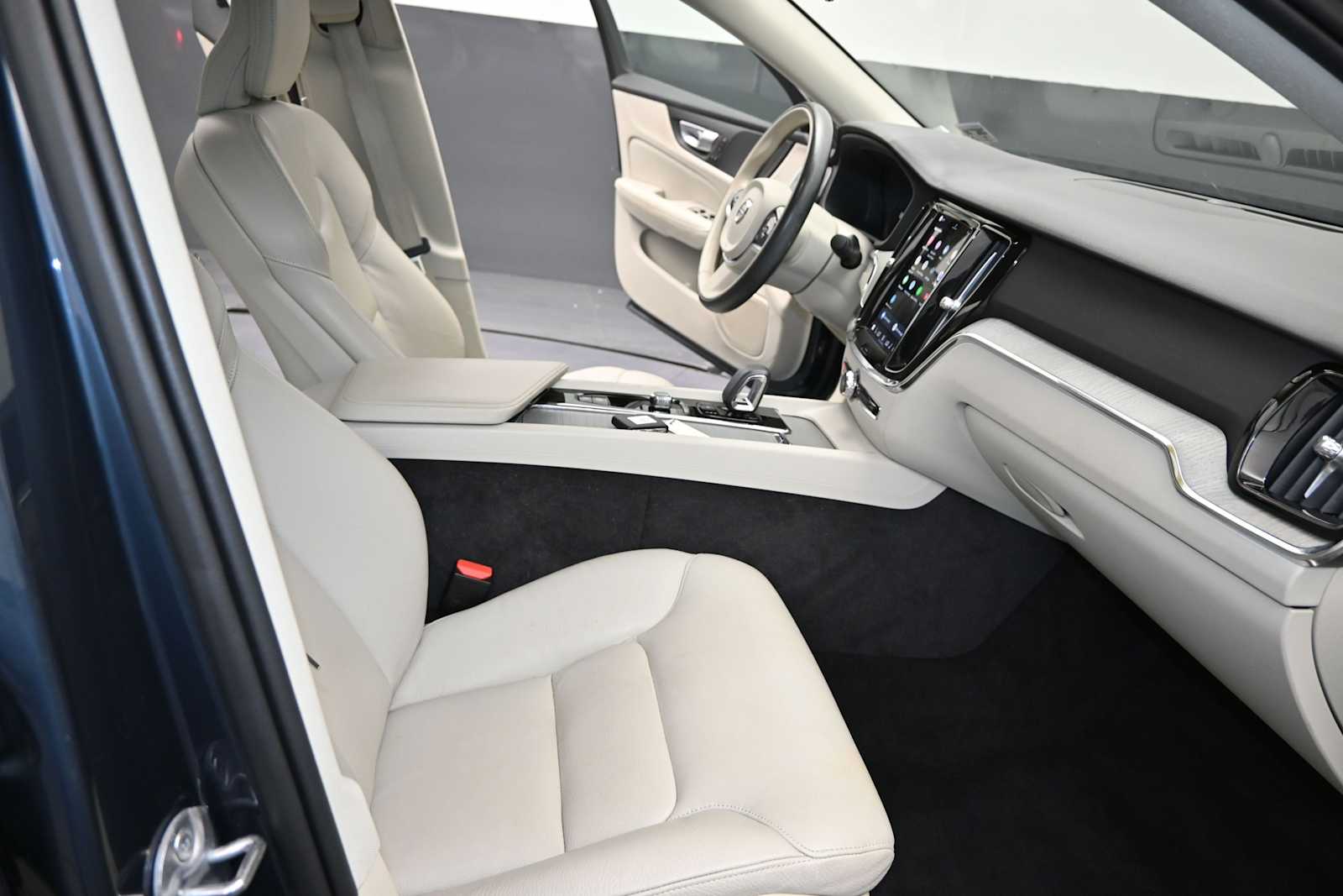 2024 Volvo S60 B5 Plus Dark Theme