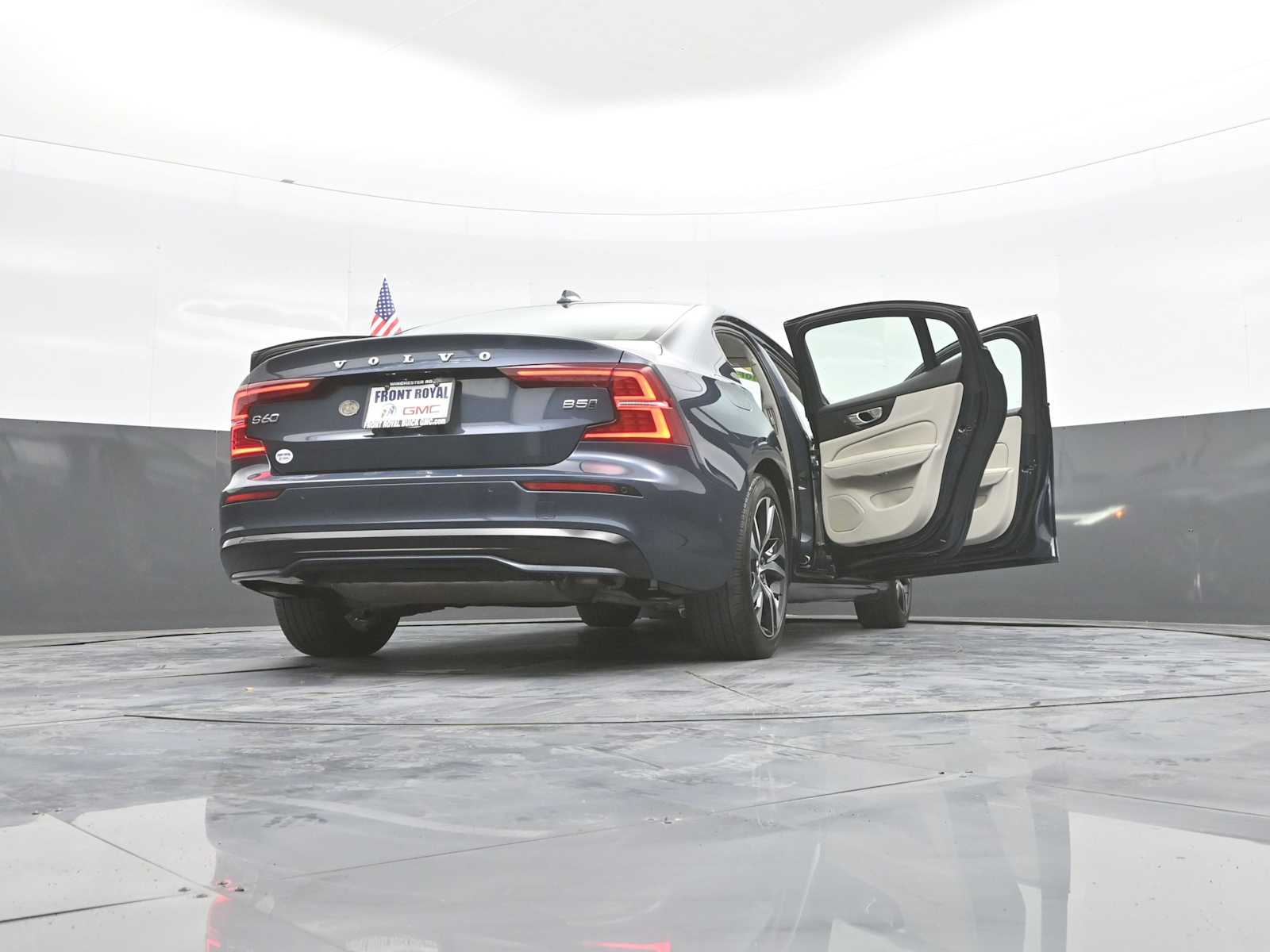 2024 Volvo S60 B5 Plus Dark Theme