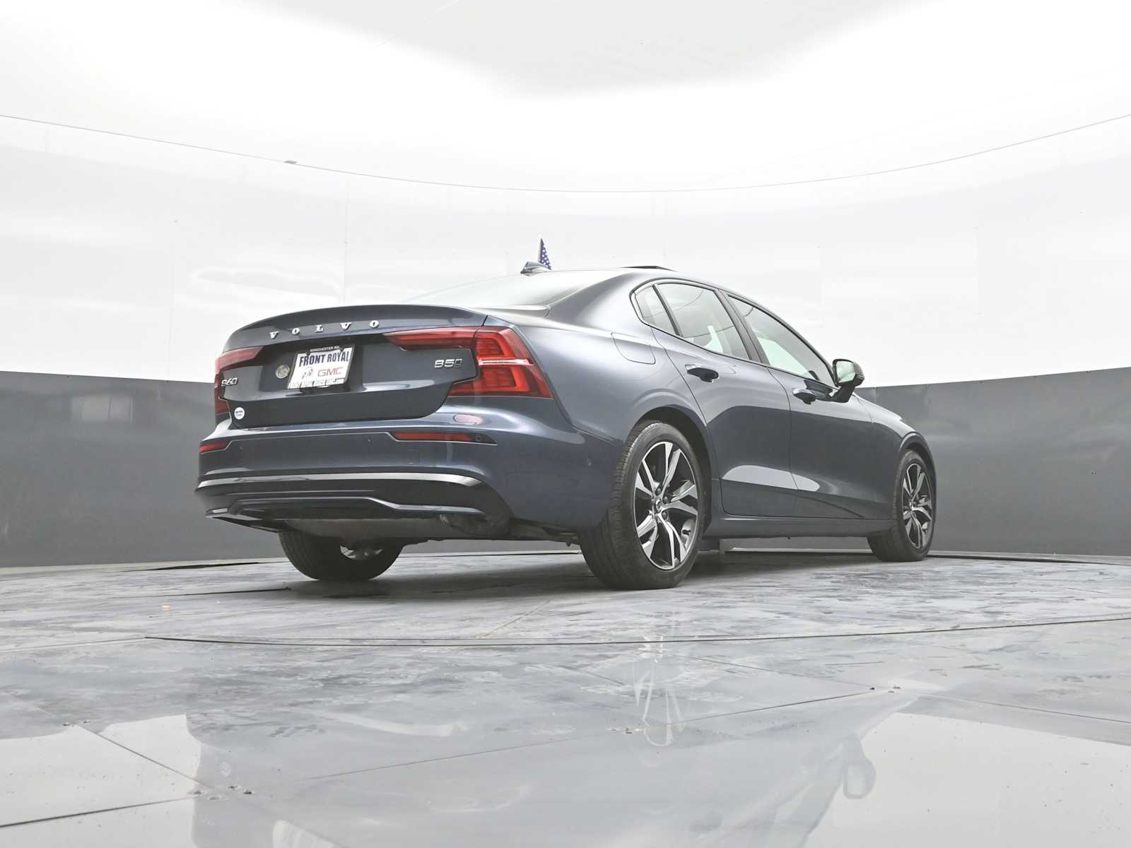 2024 Volvo S60 B5 Plus Dark Theme