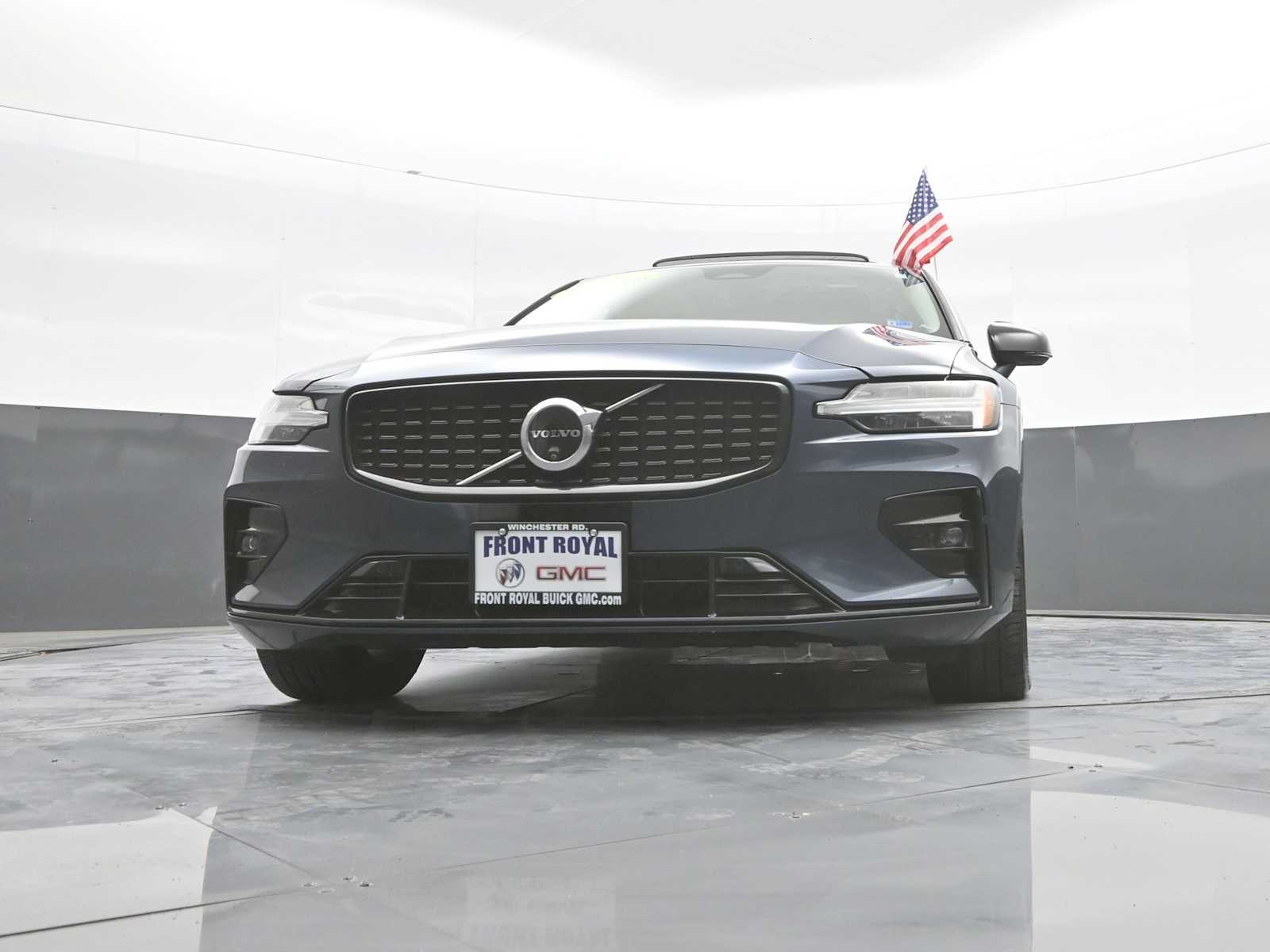 2024 Volvo S60 B5 Plus Dark Theme