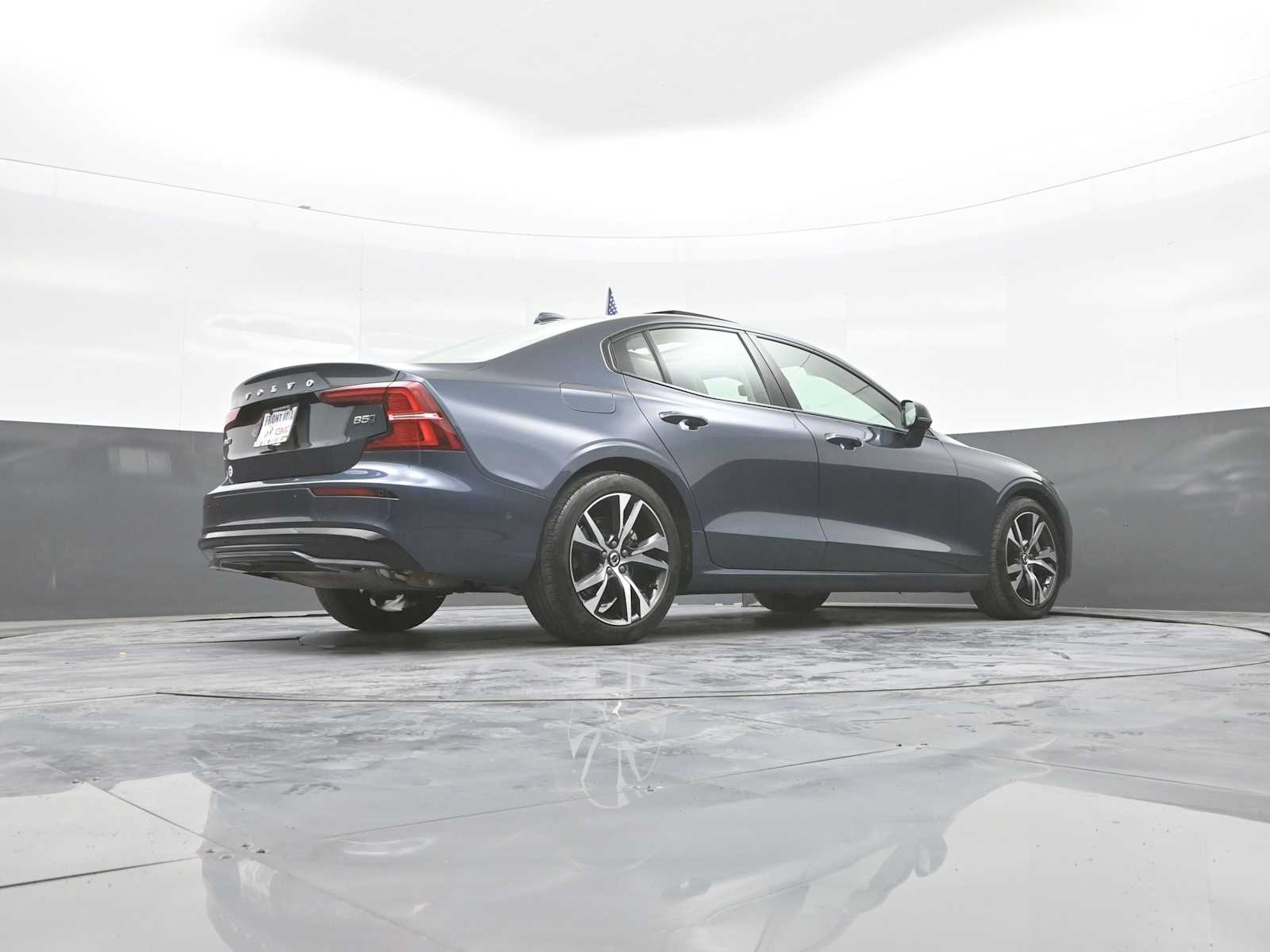 2024 Volvo S60 B5 Plus Dark Theme