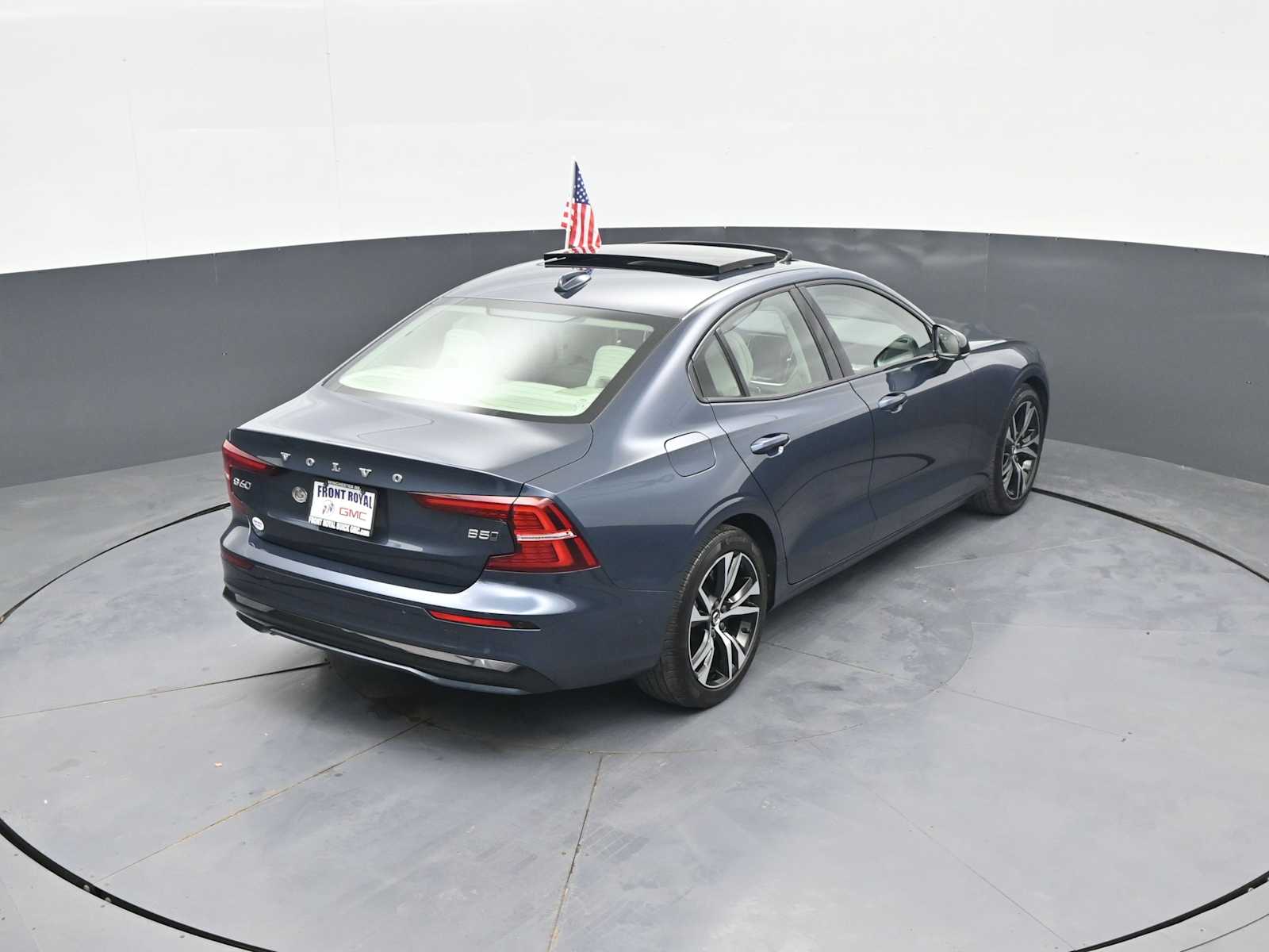 2024 Volvo S60 B5 Plus Dark Theme