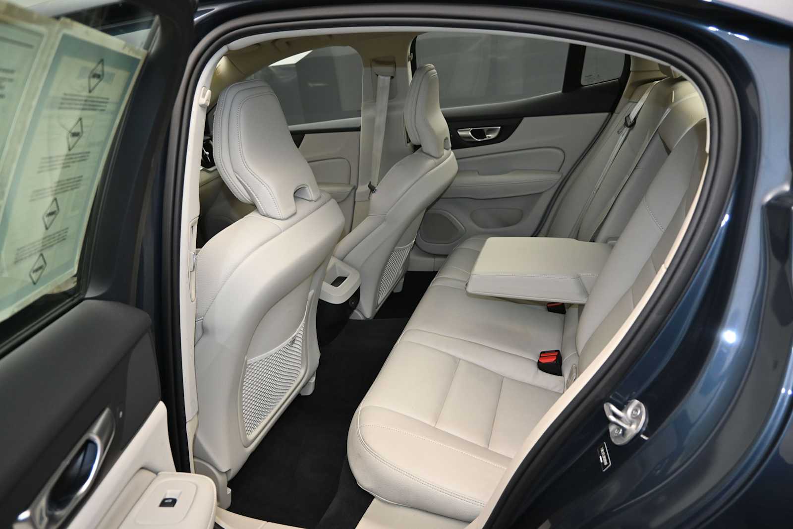 2024 Volvo S60 B5 Plus Dark Theme
