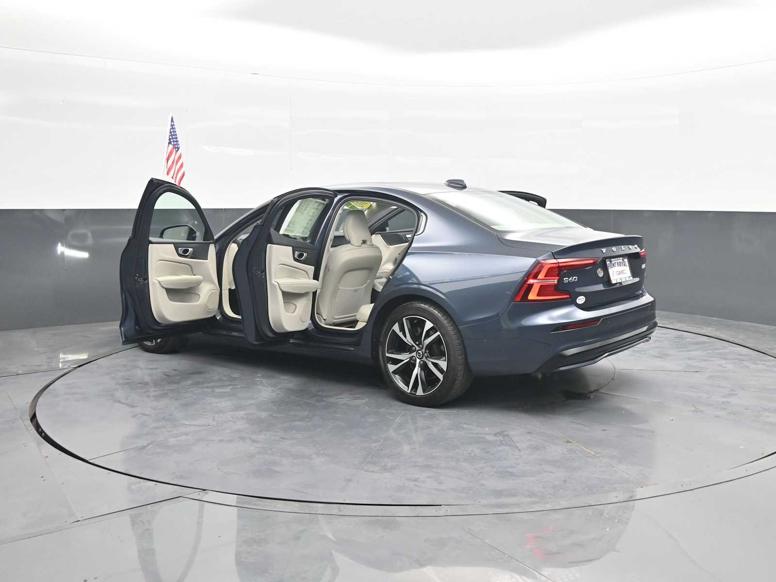 2024 Volvo S60 B5 Plus Dark Theme