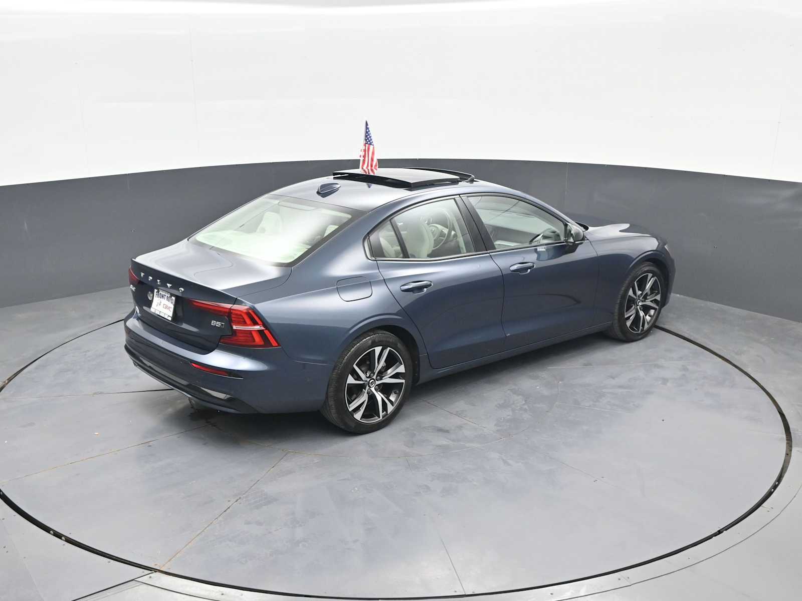 2024 Volvo S60 B5 Plus Dark Theme