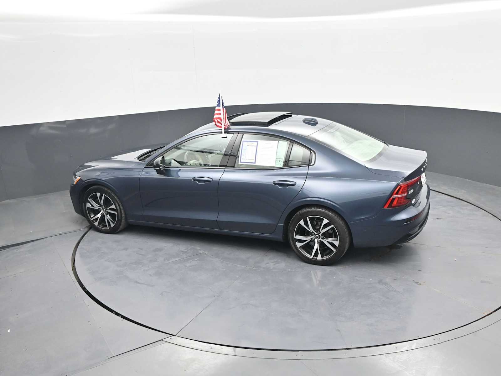 2024 Volvo S60 B5 Plus Dark Theme