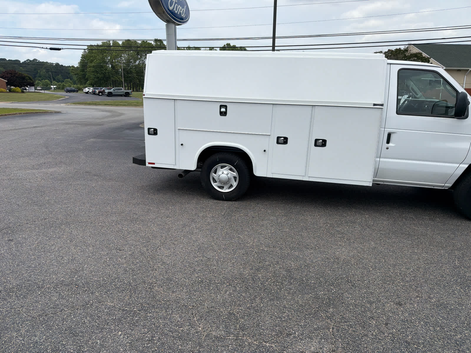 2026 Ford E-350 Cutaway 