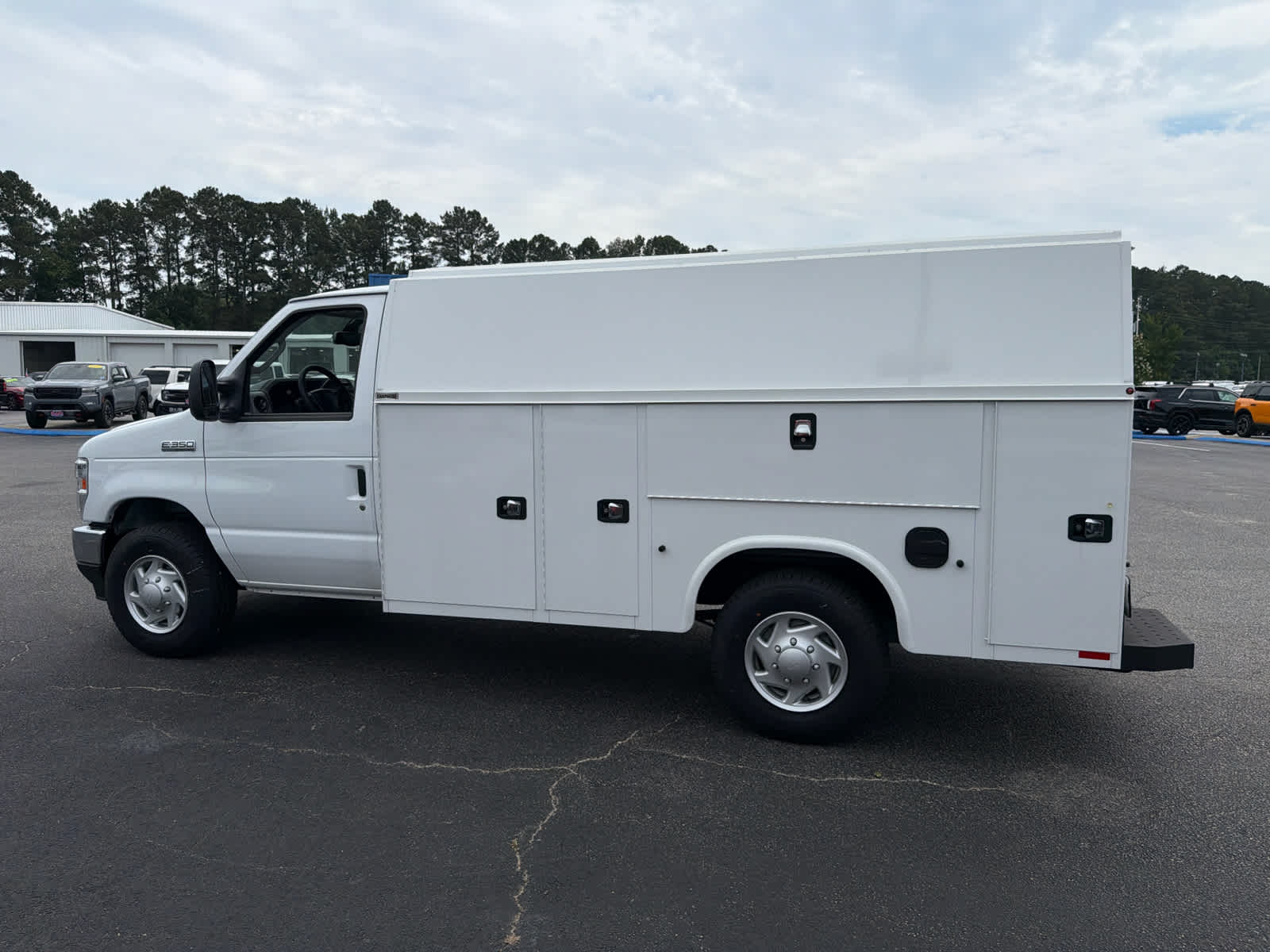 2026 Ford E-350 Cutaway 