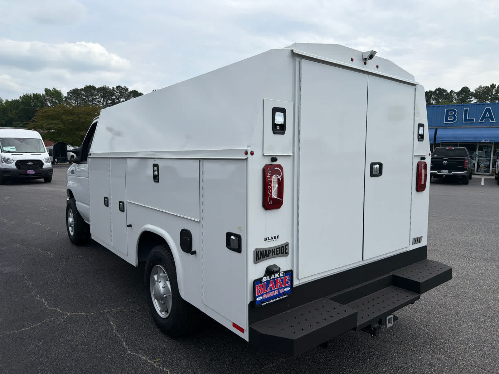 2026 Ford E-350 Cutaway 