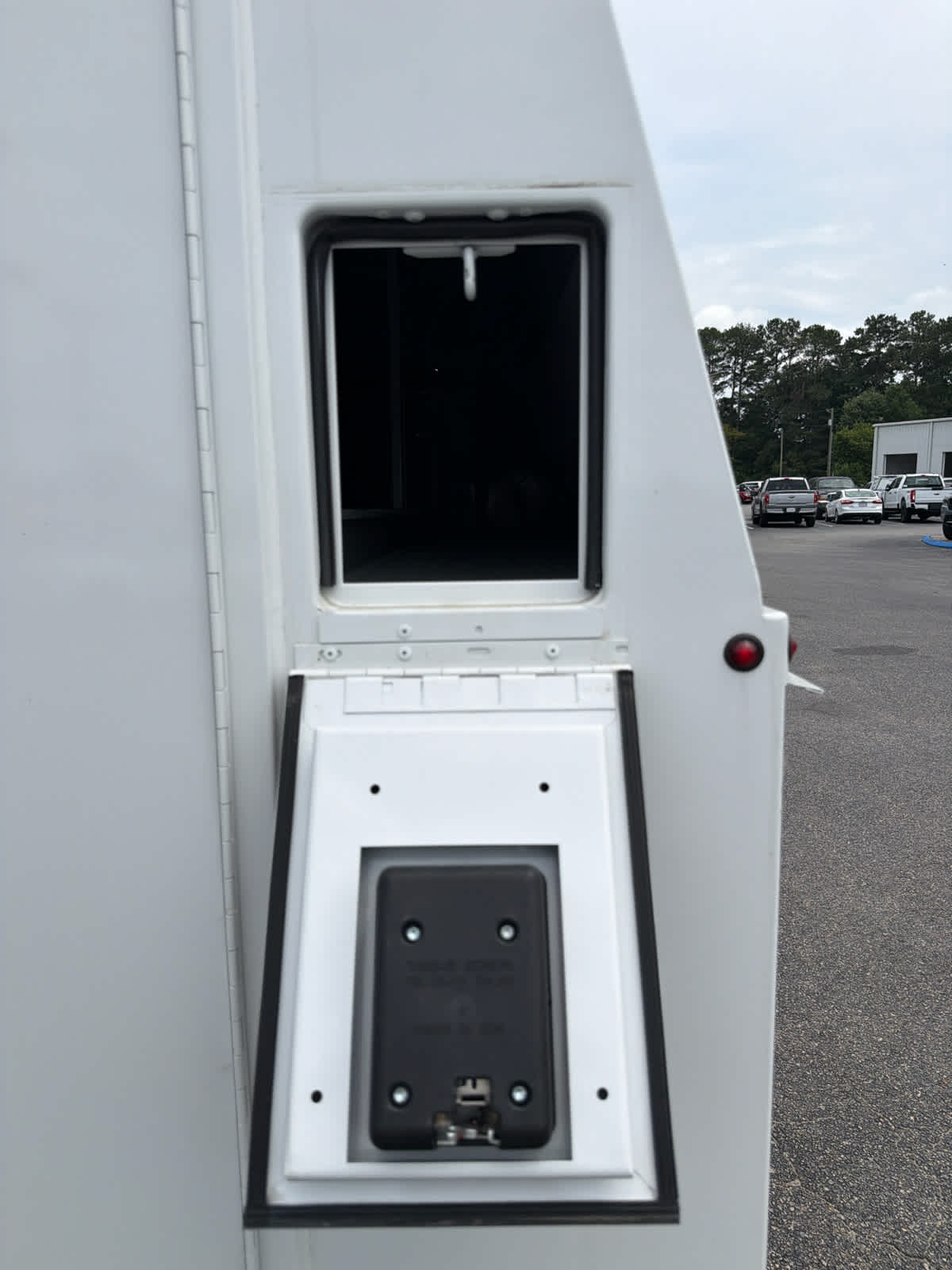 2026 Ford E-350 Cutaway 