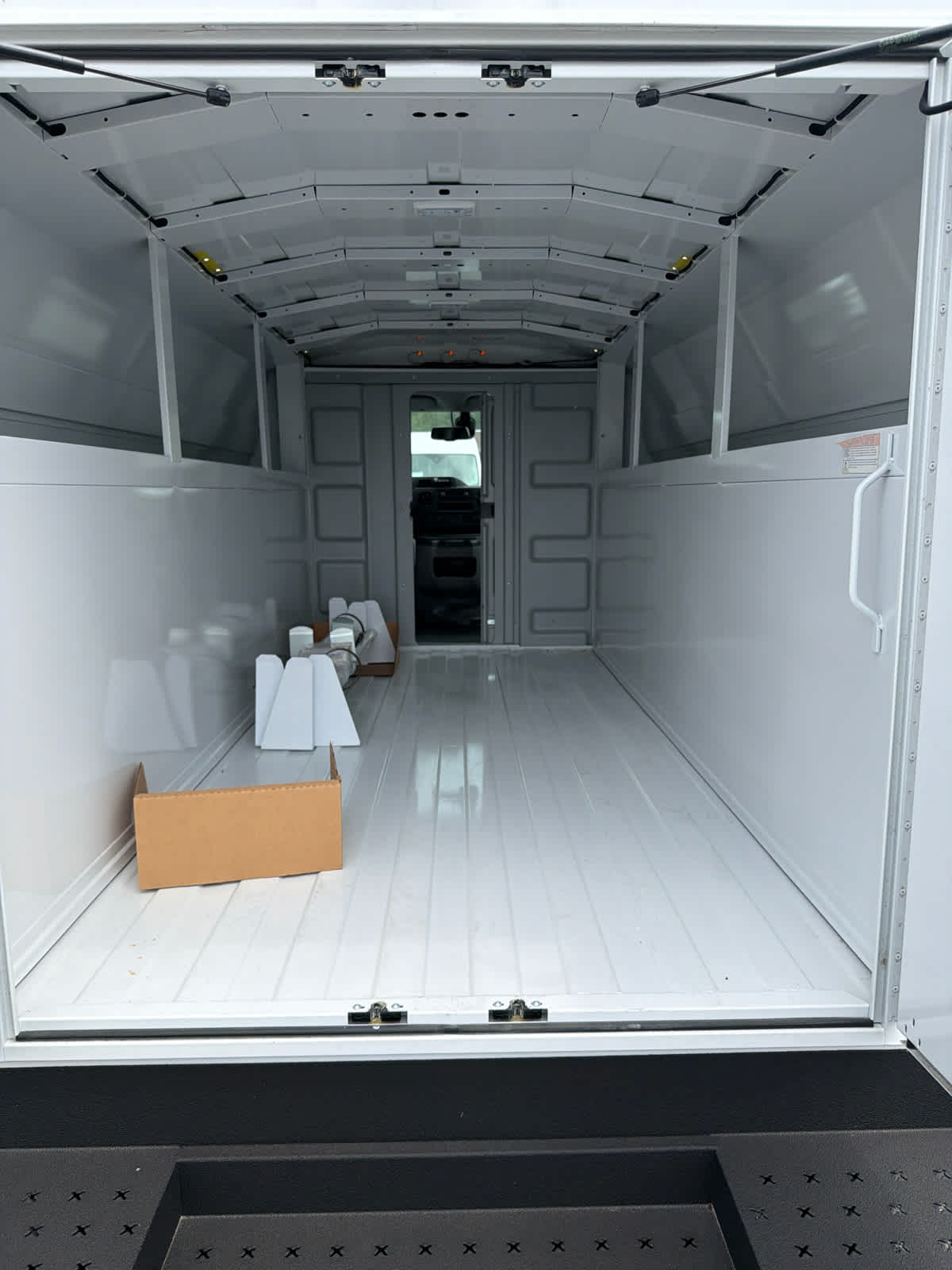 2026 Ford E-350 Cutaway 