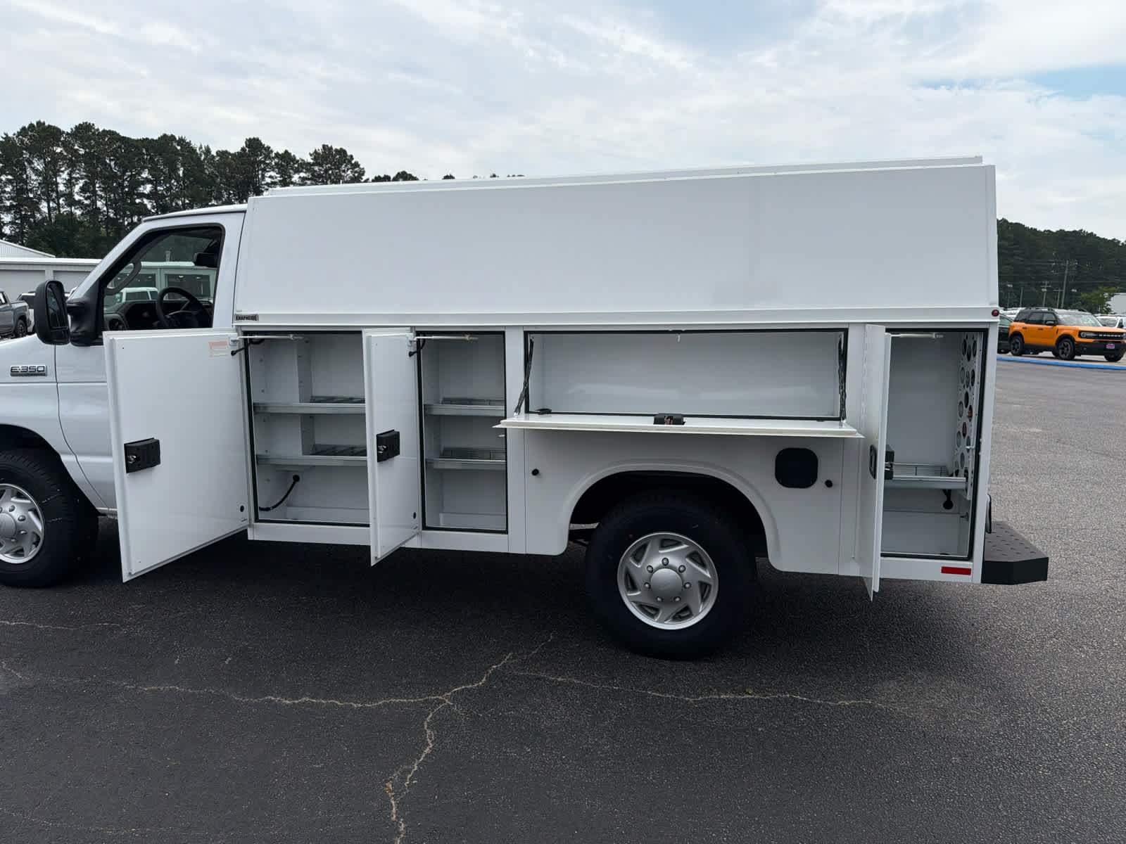 2026 Ford E-350 Cutaway 