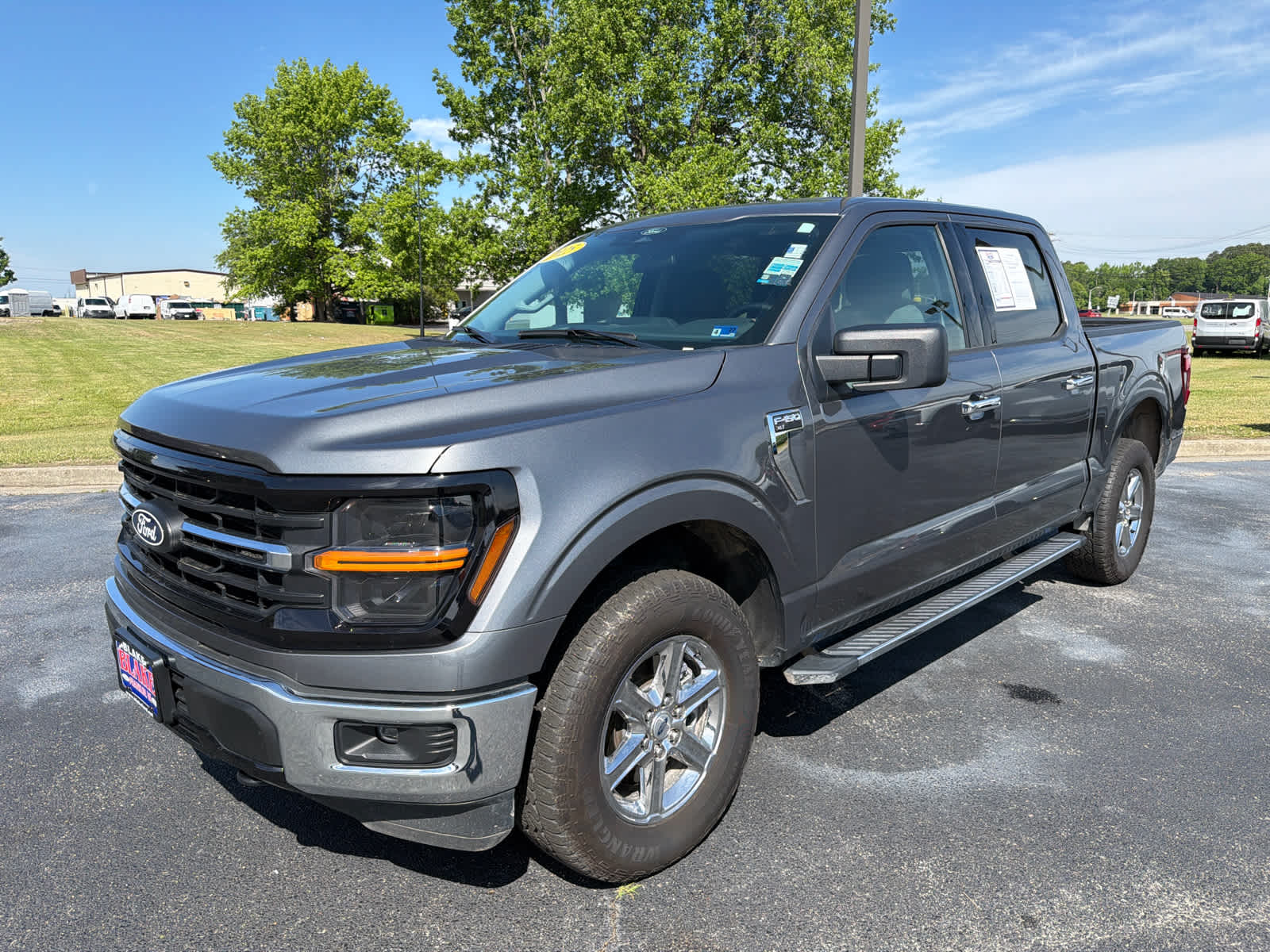 View vehicle photo 2