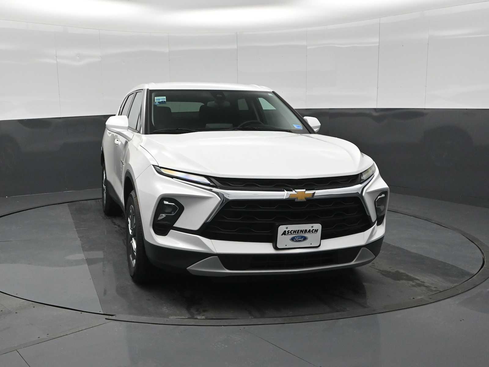 View vehicle photo 2