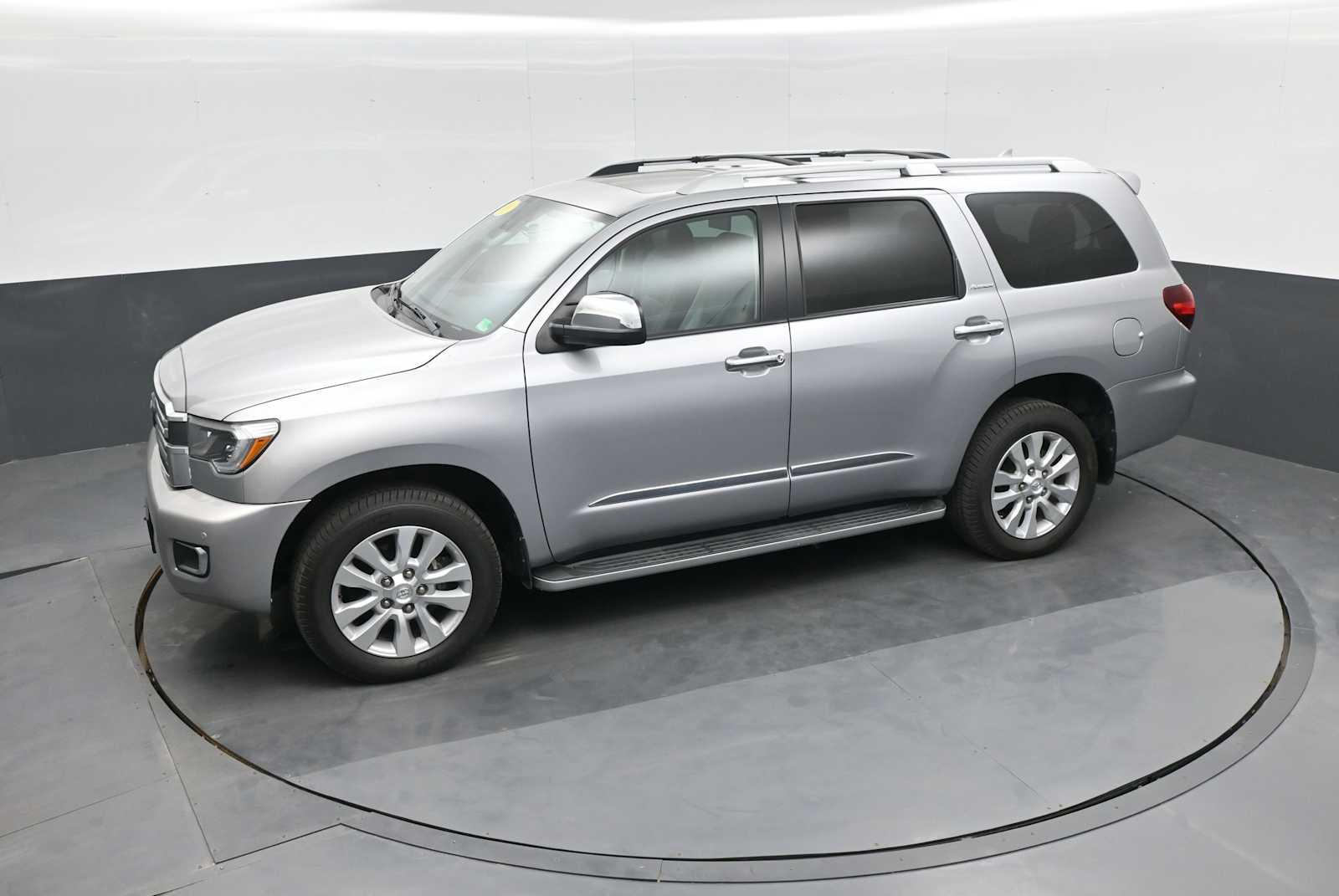 View vehicle photo 2