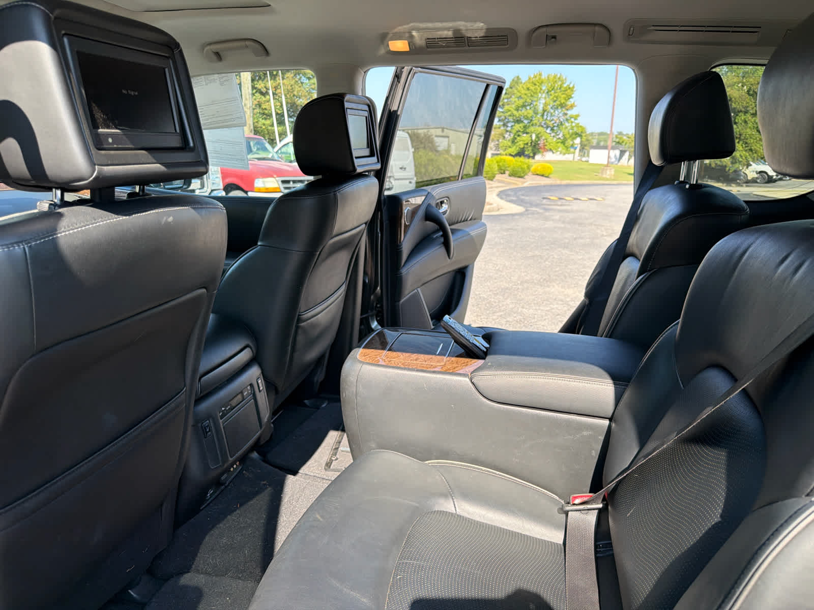 2016 INFINITI QX80 