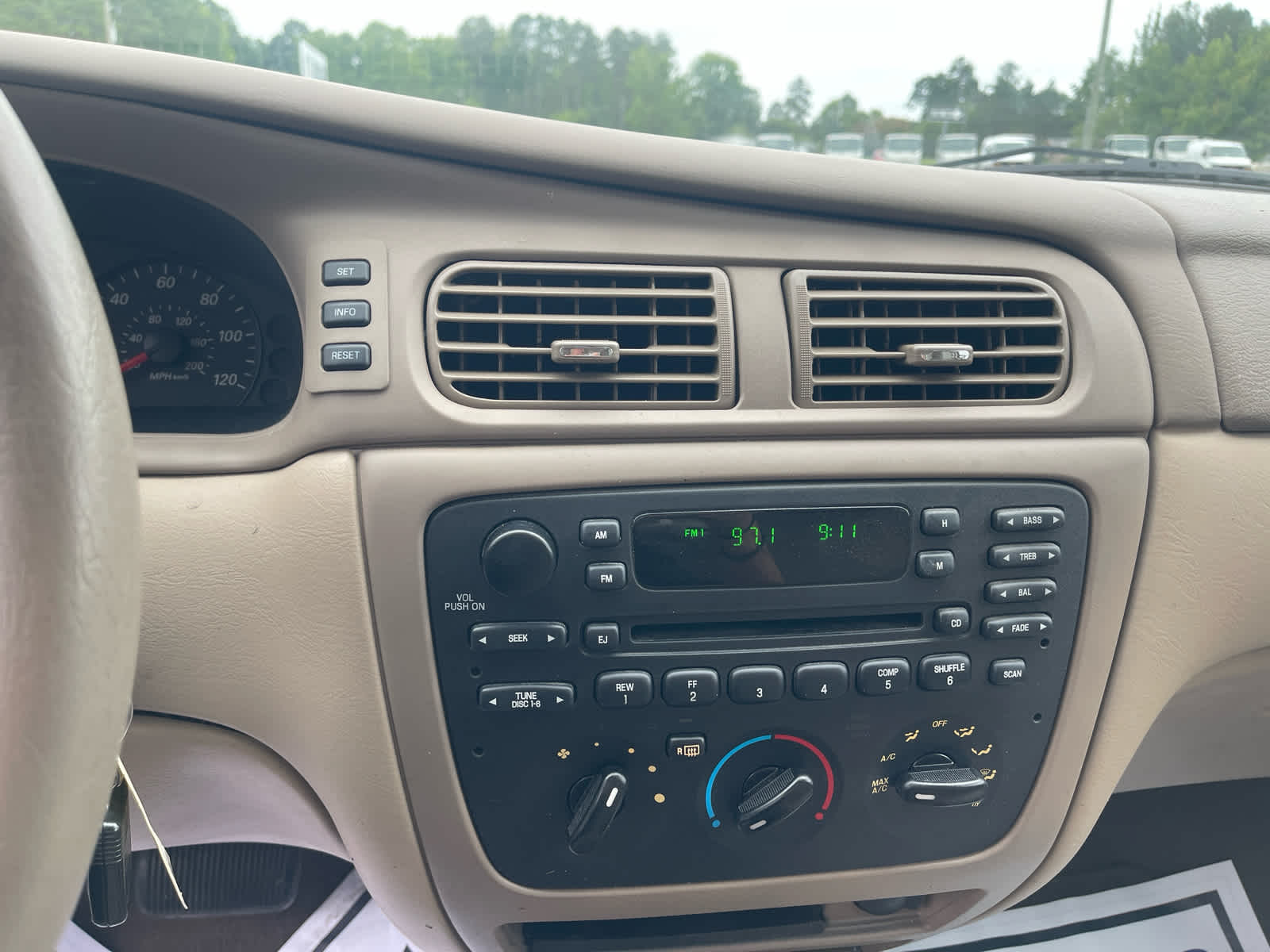 2005 Ford Taurus SE