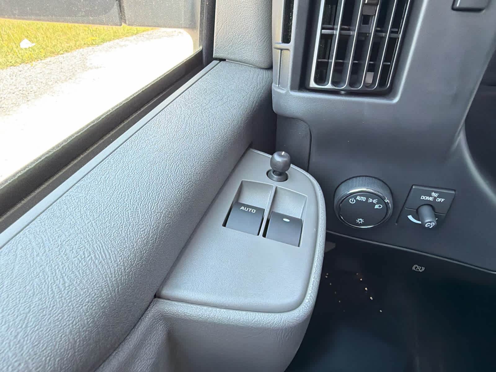 2025 Chevrolet Express Cargo 3500