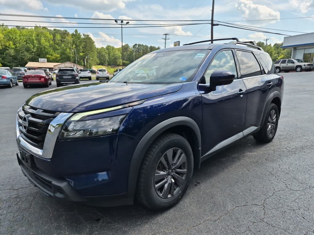 2023 Nissan Pathfinder SV