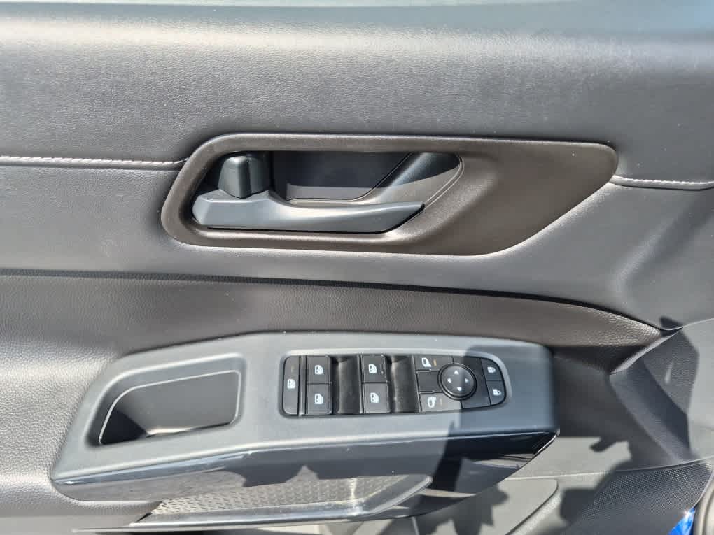 2023 Nissan Pathfinder SV