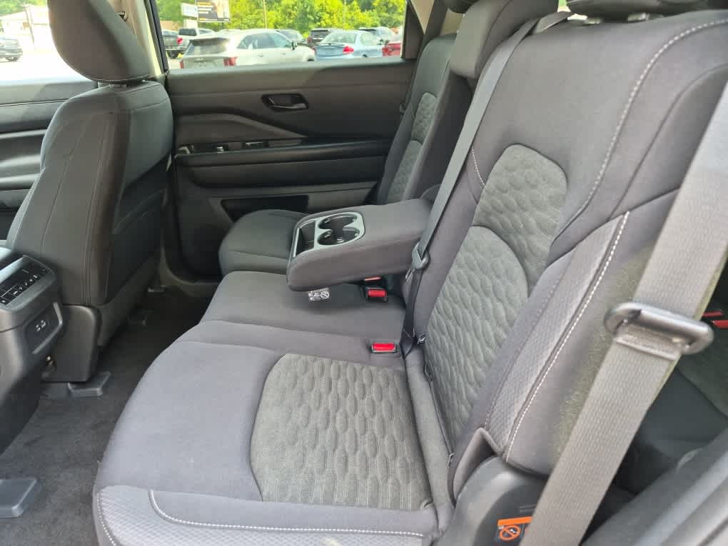 2023 Nissan Pathfinder SV