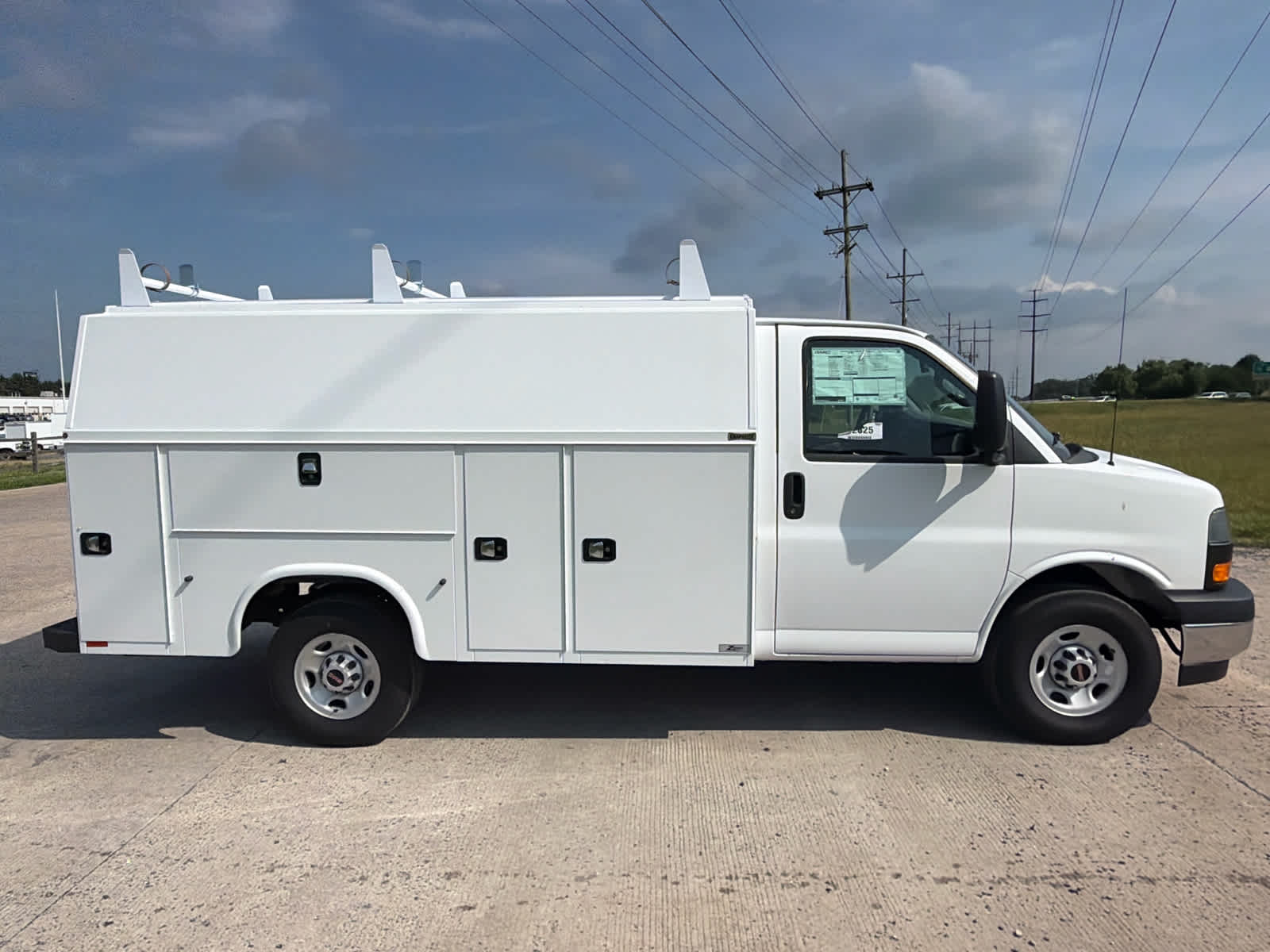 2025 GMC Savana Cutaway Work Van