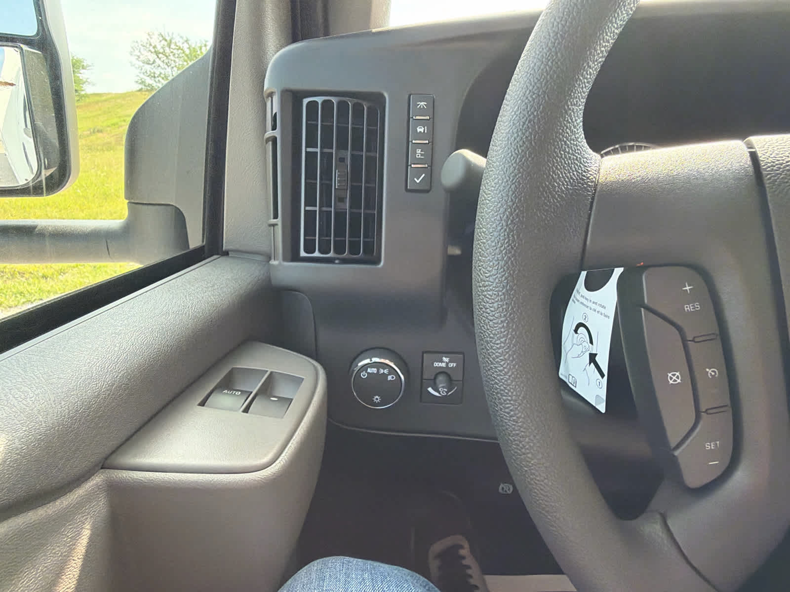 2025 GMC Savana Cutaway Work Van