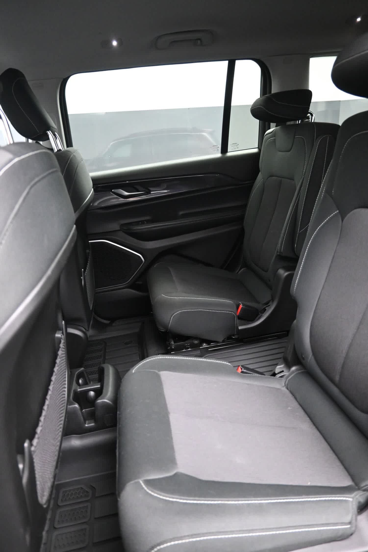 2022 Jeep Grand Cherokee L Laredo