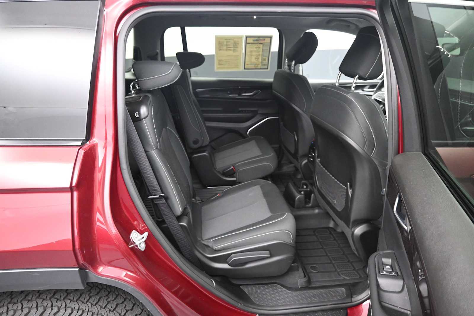 2022 Jeep Grand Cherokee L Laredo