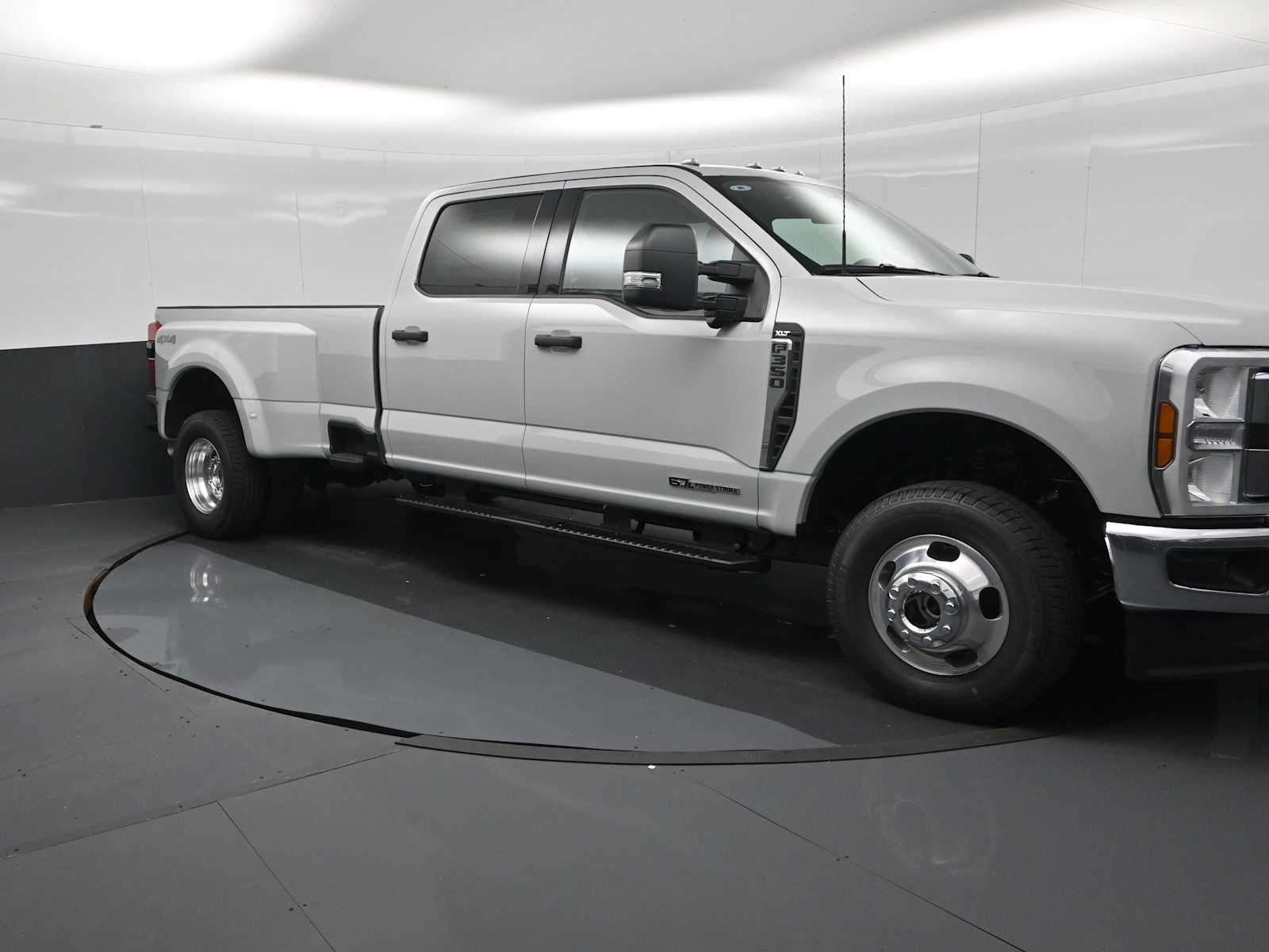 2026 Ford F-350 Super Duty XLT