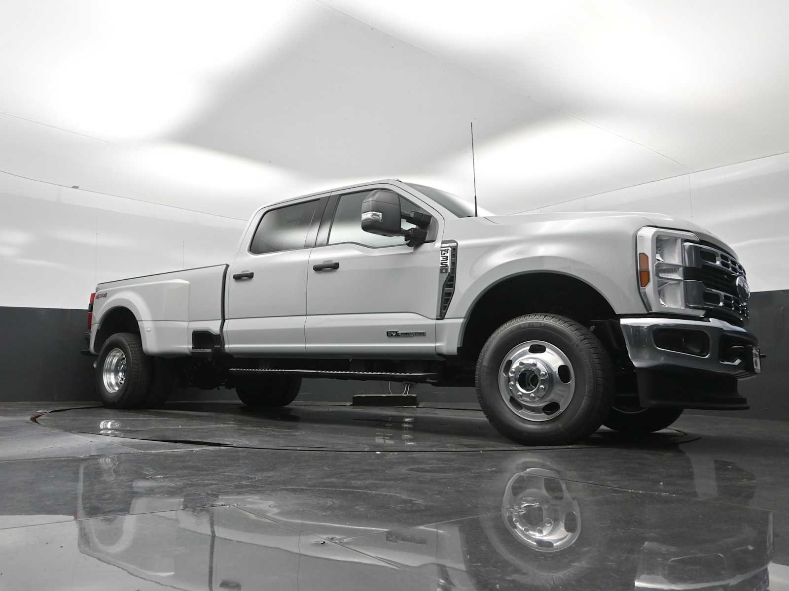 2026 Ford F-350 Super Duty XLT