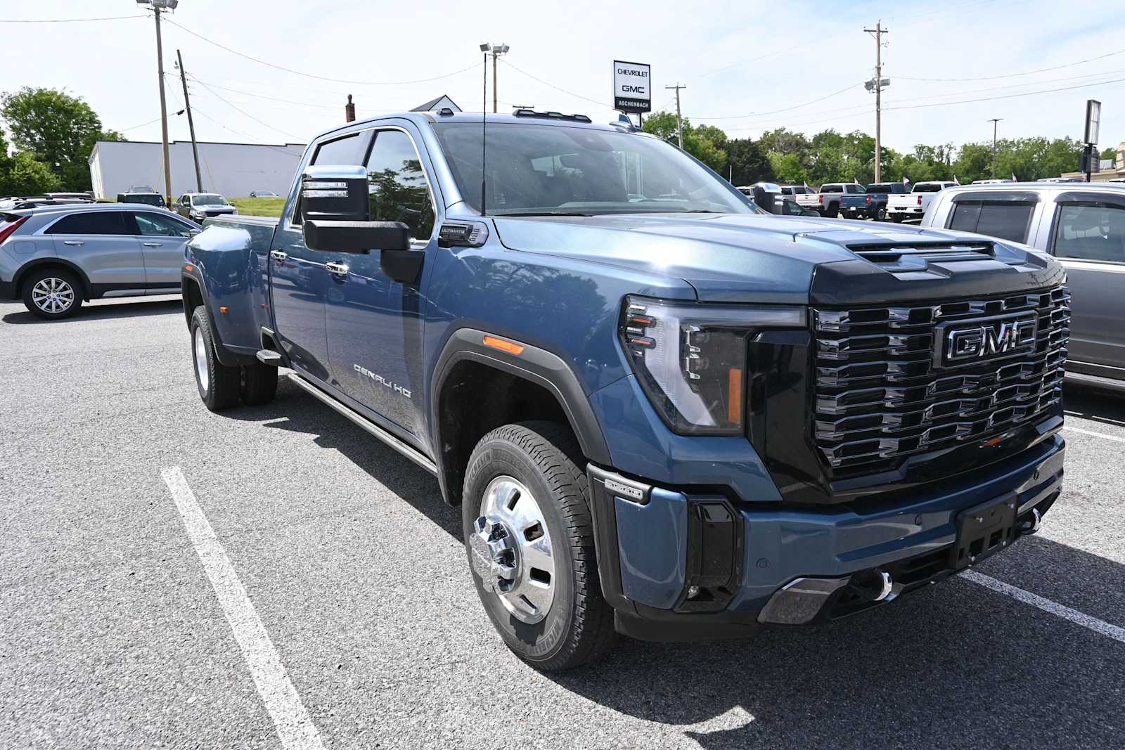 View vehicle photo 6