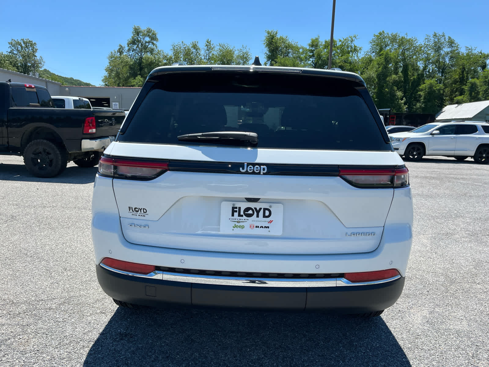 2026 Jeep Grand Cherokee Laredo