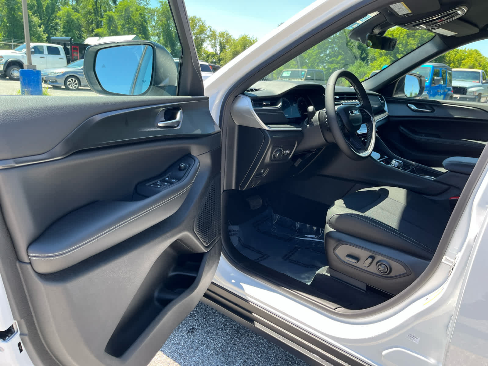 2026 Jeep Grand Cherokee Laredo