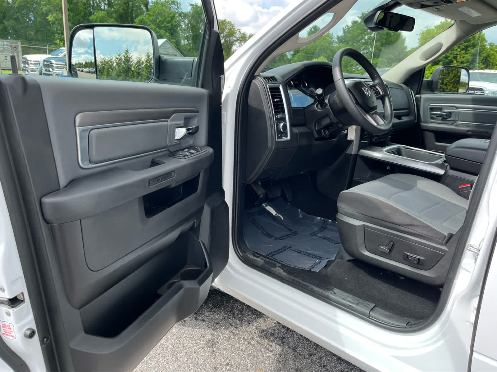 2023 Ram 1500 Classic SLT