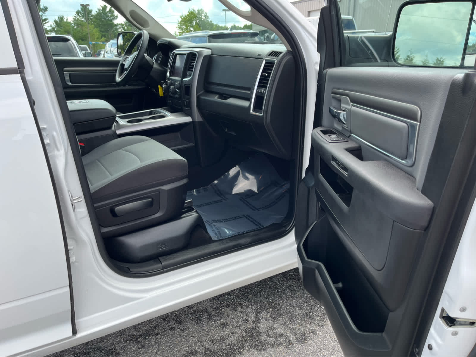 2023 Ram 1500 Classic SLT