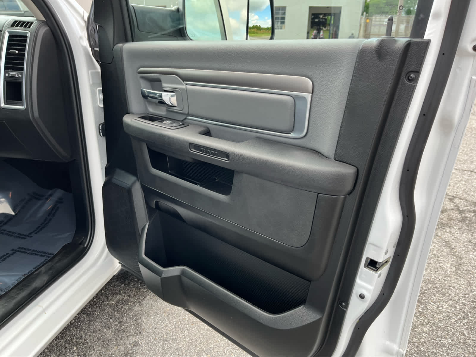2023 Ram 1500 Classic SLT