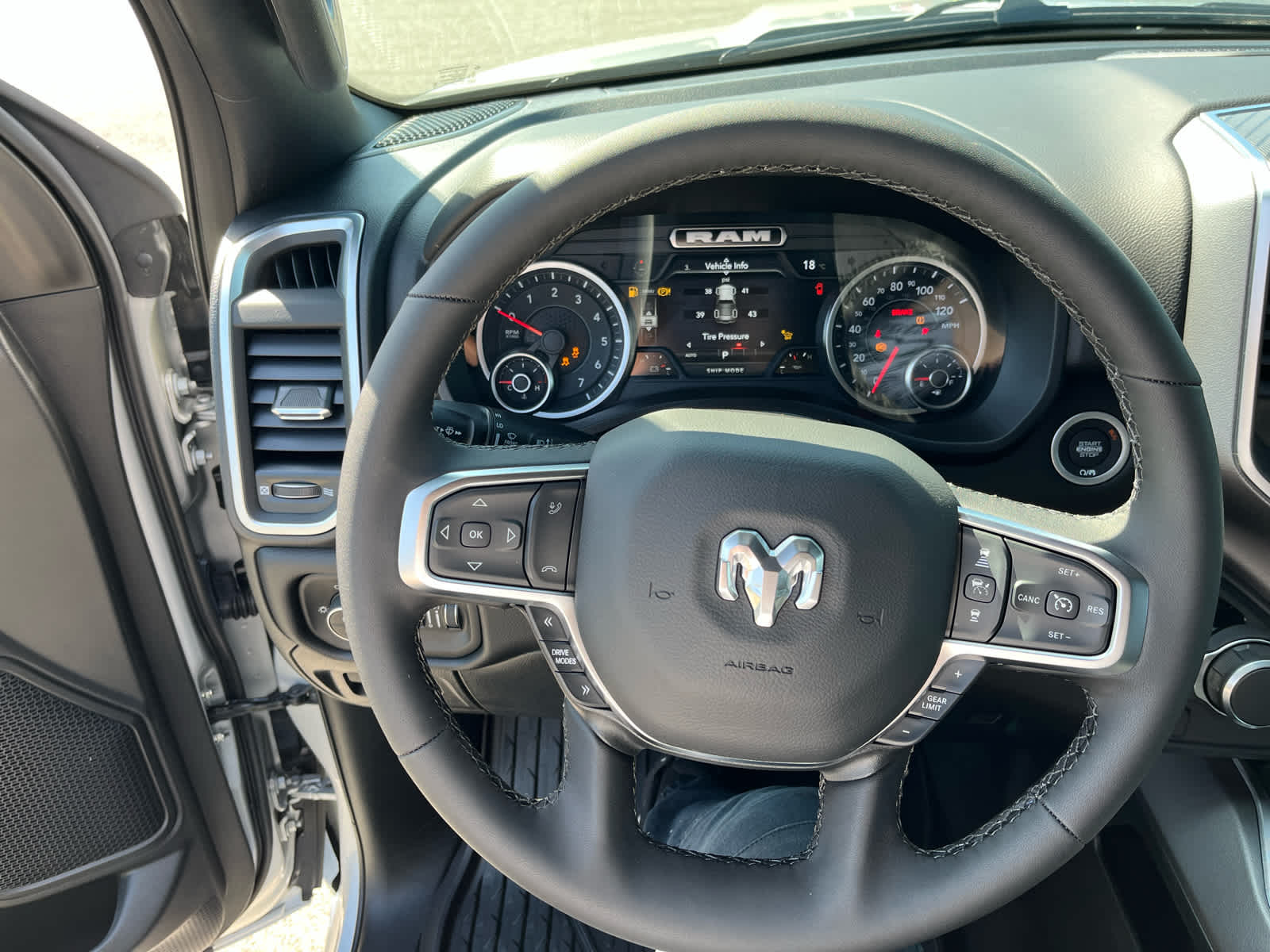 2026 Ram 1500 Big Horn Crew Cab 4x4 5'7" Box