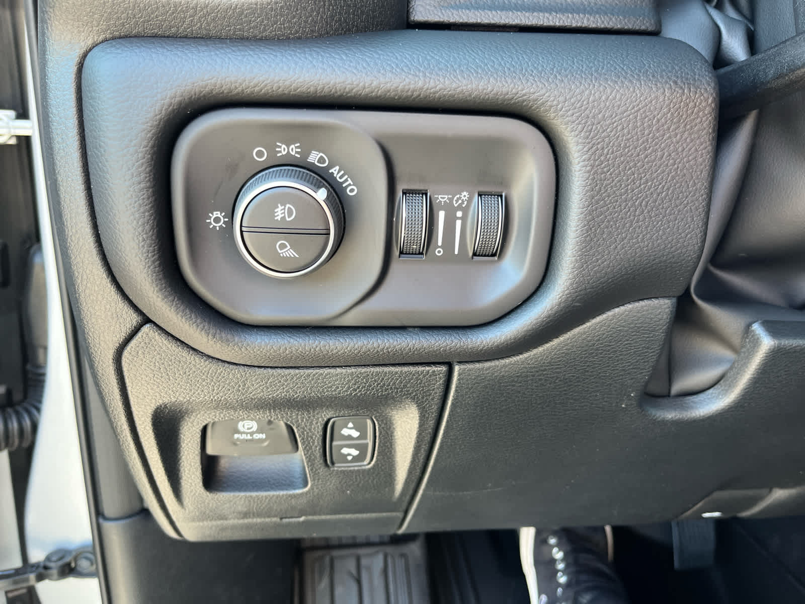 2026 Ram 1500 Big Horn Crew Cab 4x4 5'7" Box
