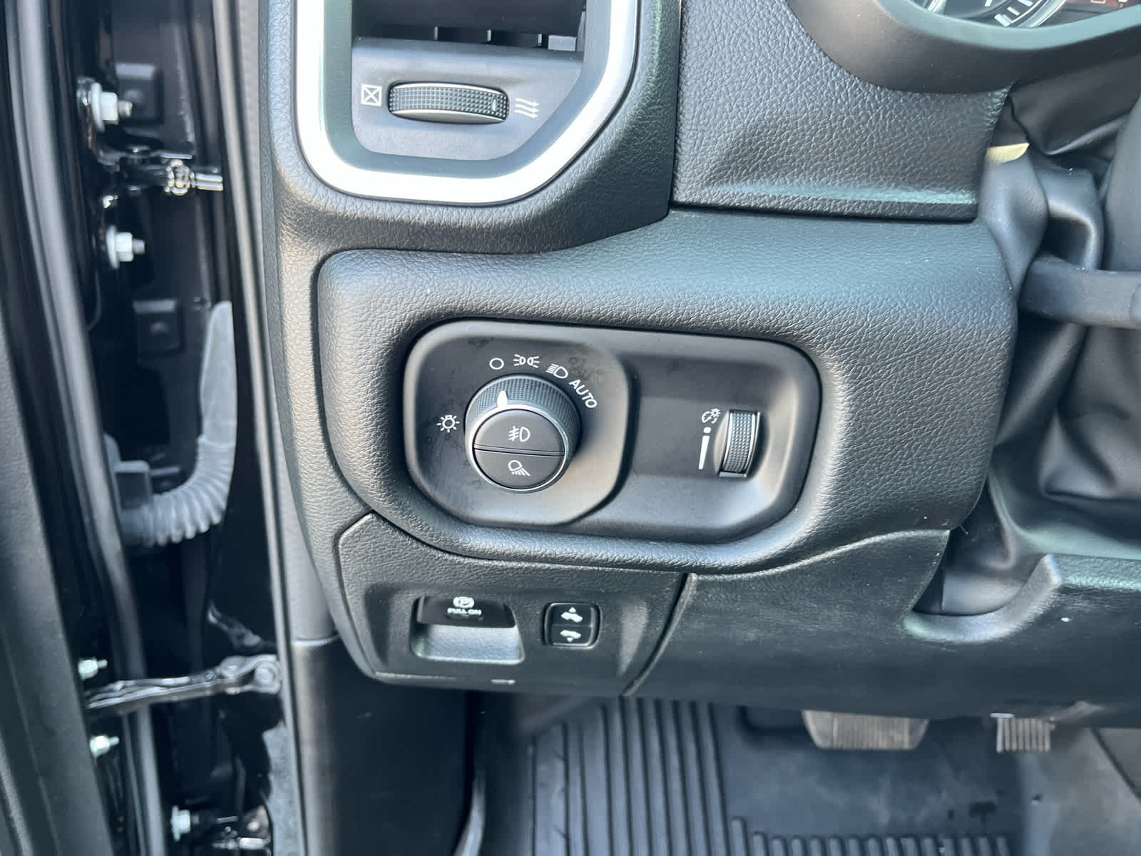2024 Ram 1500 Big Horn Crew Cab 4x4 6'4" Box