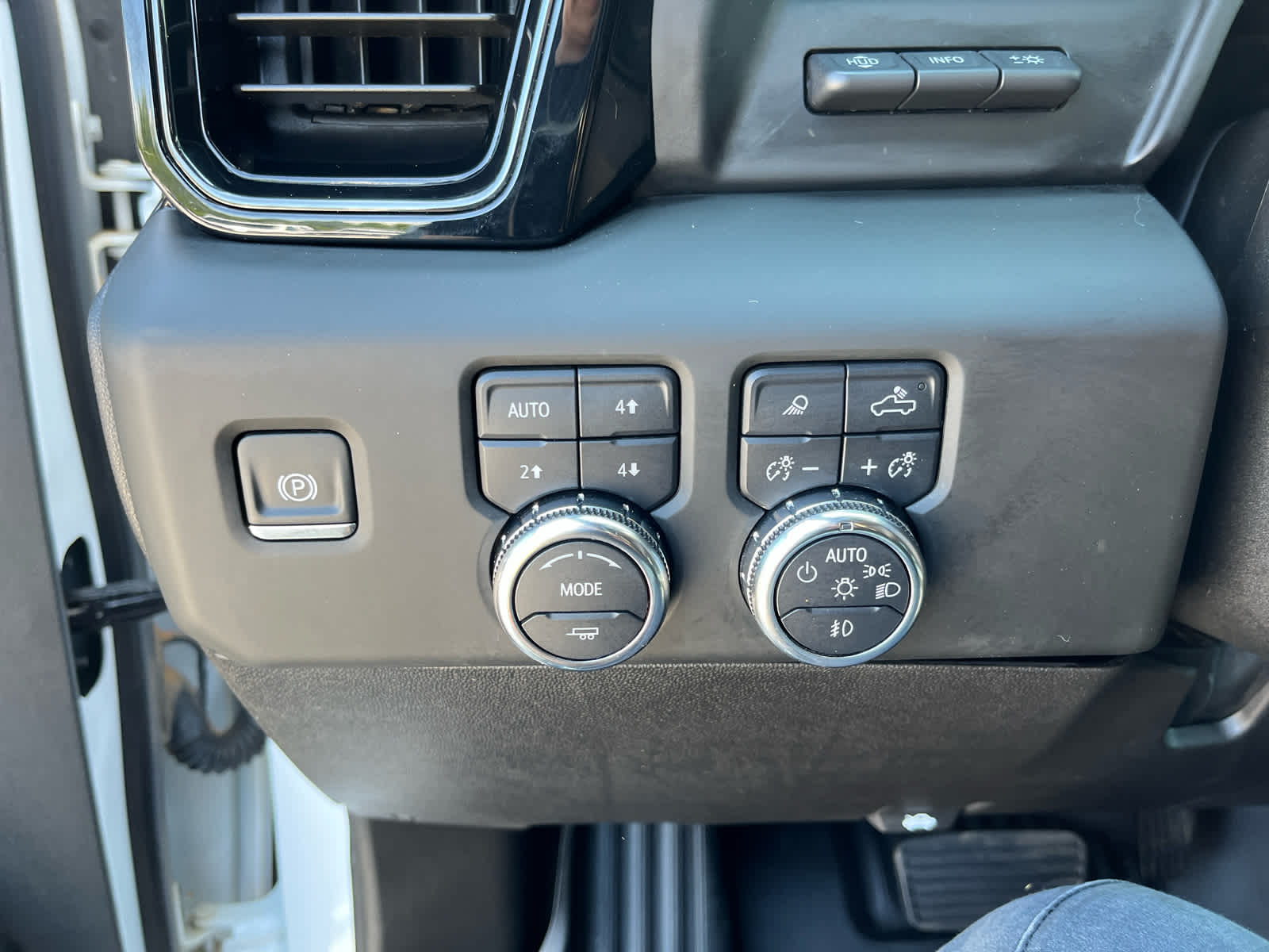 2025 GMC Sierra 2500HD AT4