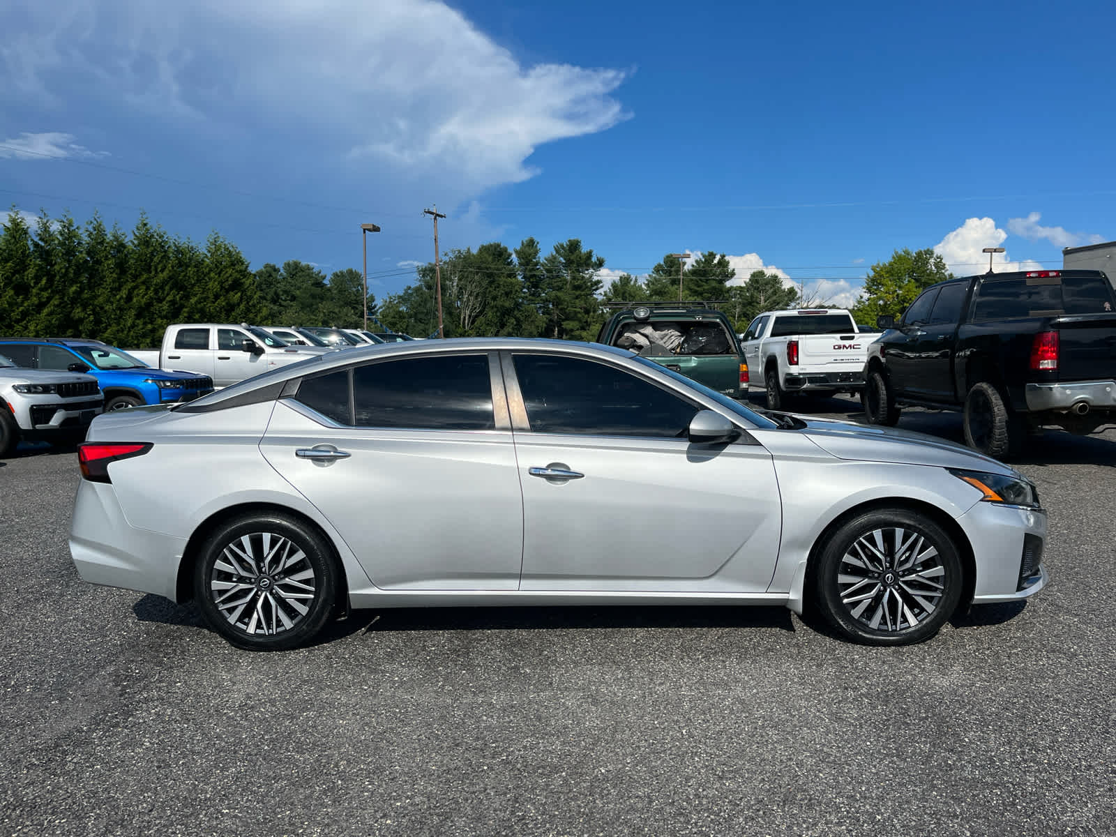 2023 Nissan Altima SV