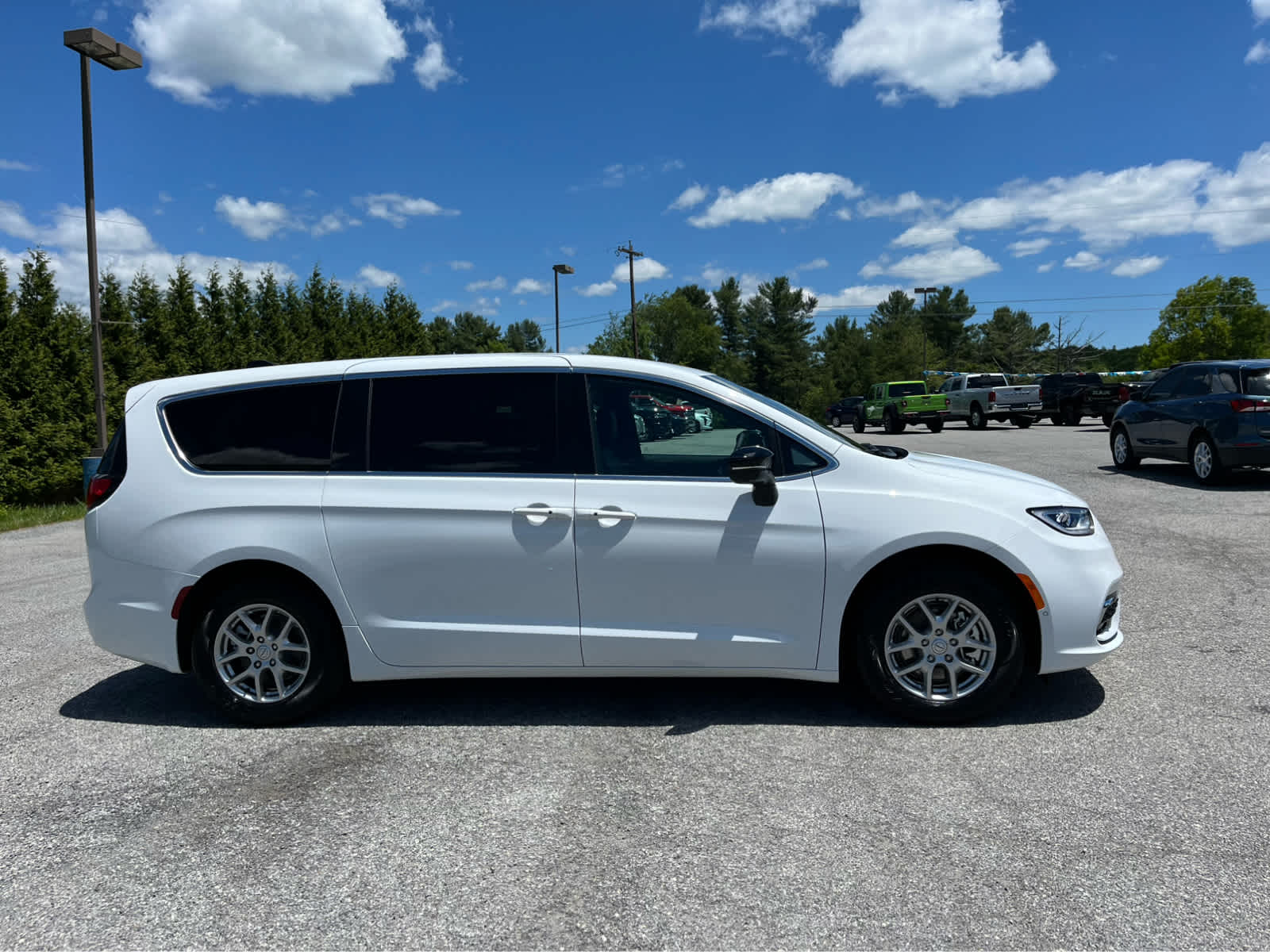 2026 Chrysler Pacifica Select