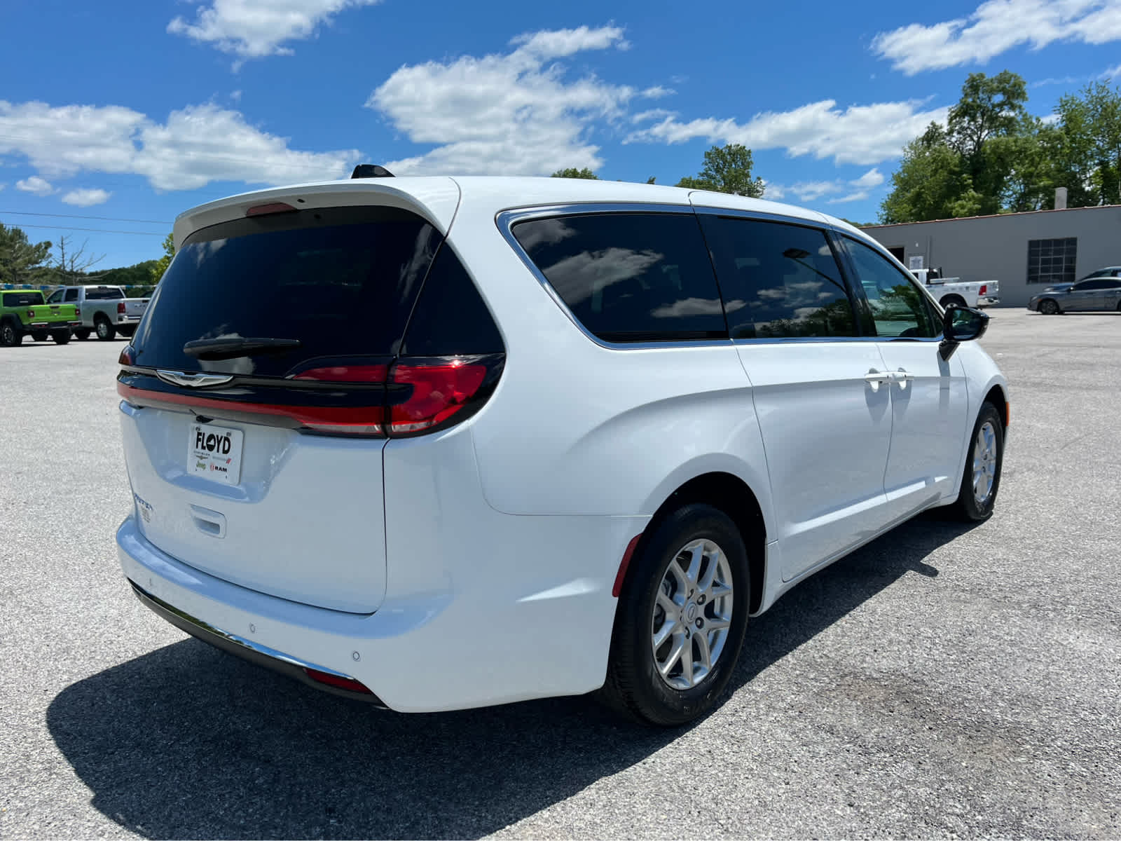 2026 Chrysler Pacifica Select
