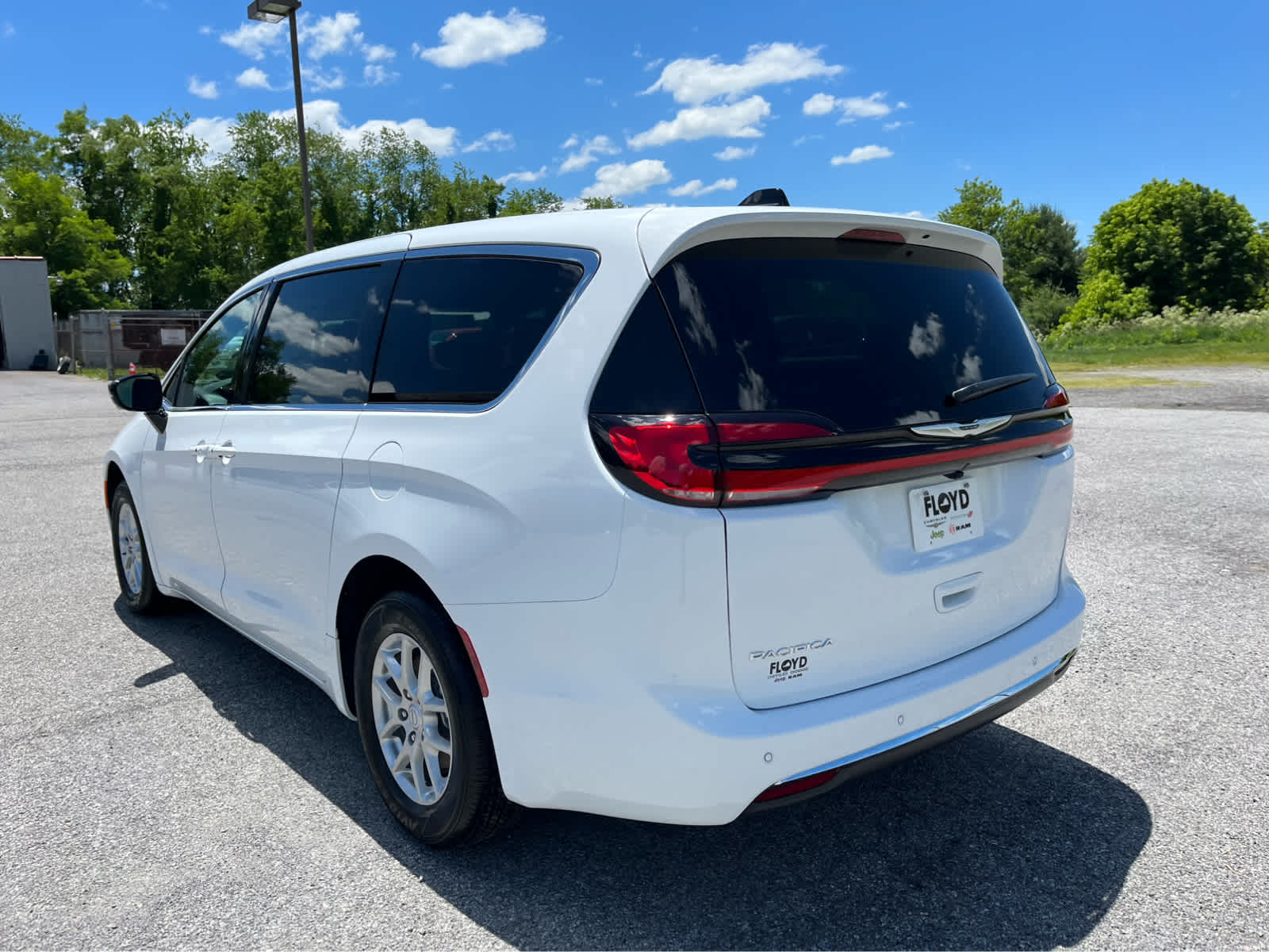 2026 Chrysler Pacifica Select