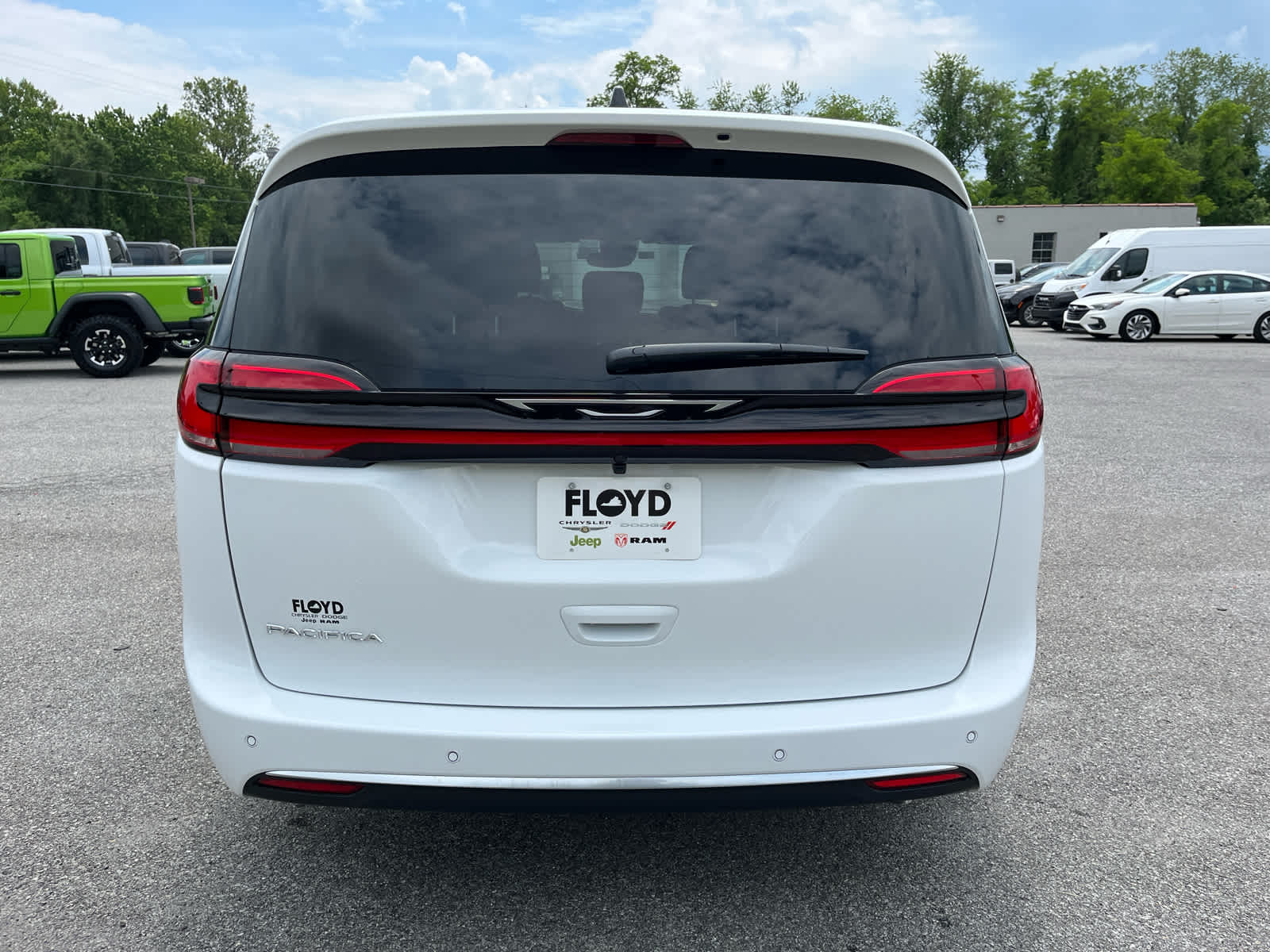 2027 Chrysler Pacifica Select