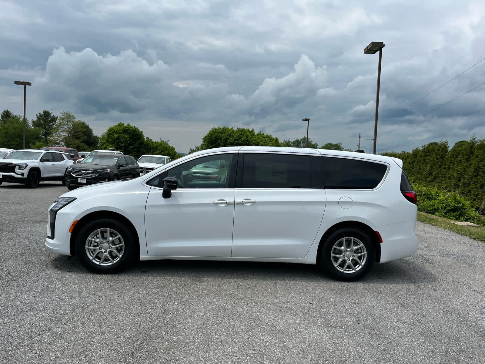 2027 Chrysler Pacifica Select