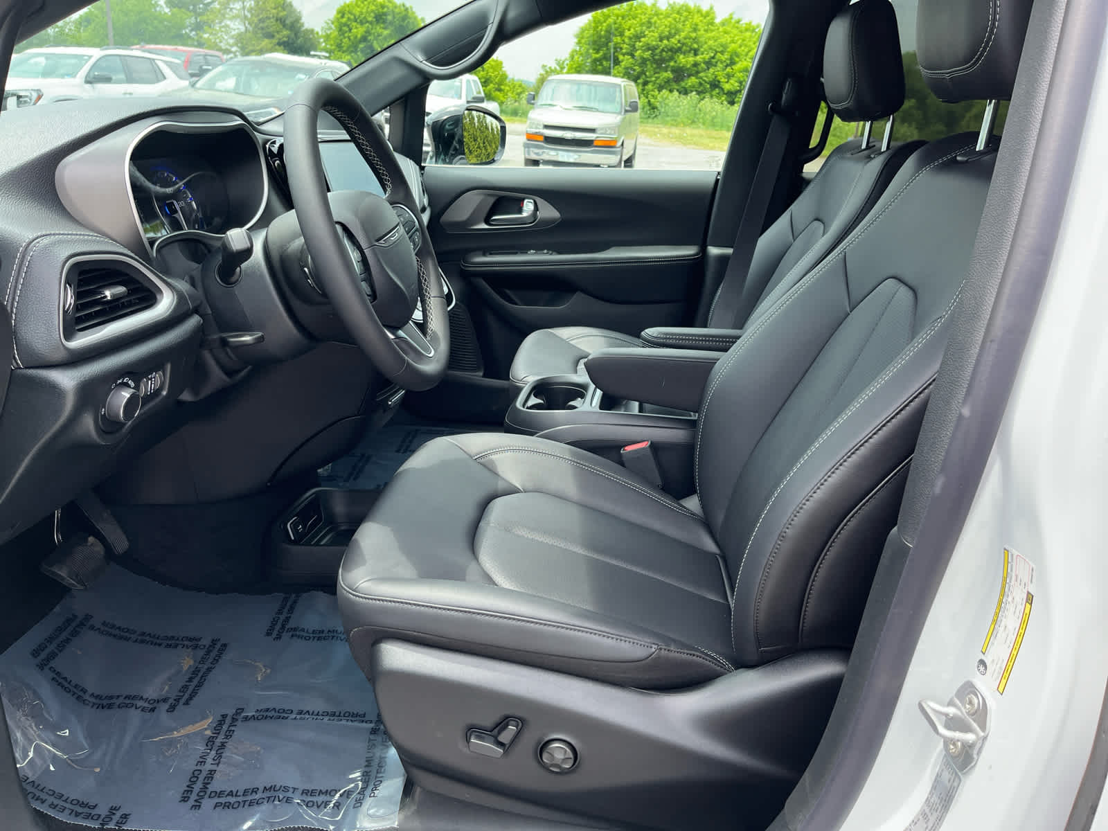 2027 Chrysler Pacifica Select